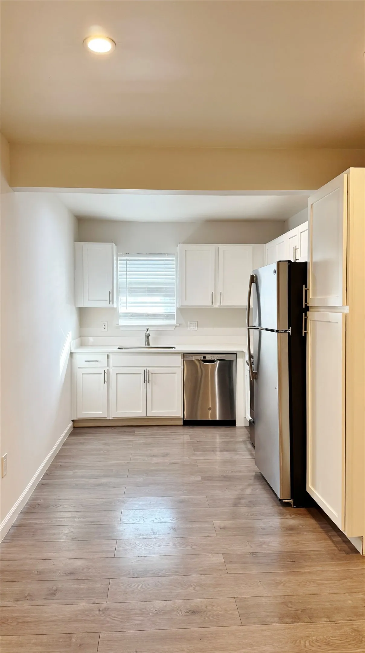Apartment For Rent in Dallas County , 5014 San Jacinto Street 204, Dallas, Texas 75206, 2 Bedroom, 2 Bathroom, Garage spaces, 650 Sqft, built in 1959, mls#21364957, Real Estate Agent in Dallas, Homes For Rent in Dallas county, Homes For Rent in Dallas, Realtor in Dallas Texas, Real Estate Brokerage Independent Realty Texas, Luminita Cordes Realtor