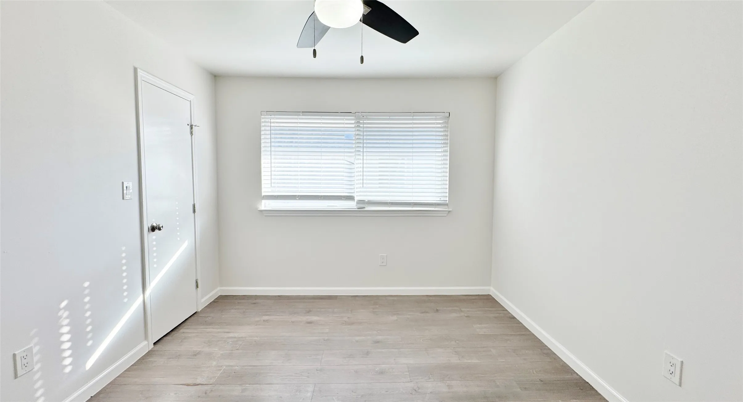 Apartment For Rent in Dallas County , 5014 San Jacinto Street 204, Dallas, Texas 75206, 2 Bedroom, 2 Bathroom, Garage spaces, 650 Sqft, built in 1959, mls#21364957, Real Estate Agent in Dallas, Homes For Rent in Dallas county, Homes For Rent in Dallas, Realtor in Dallas Texas, Real Estate Brokerage Independent Realty Texas, Luminita Cordes Realtor