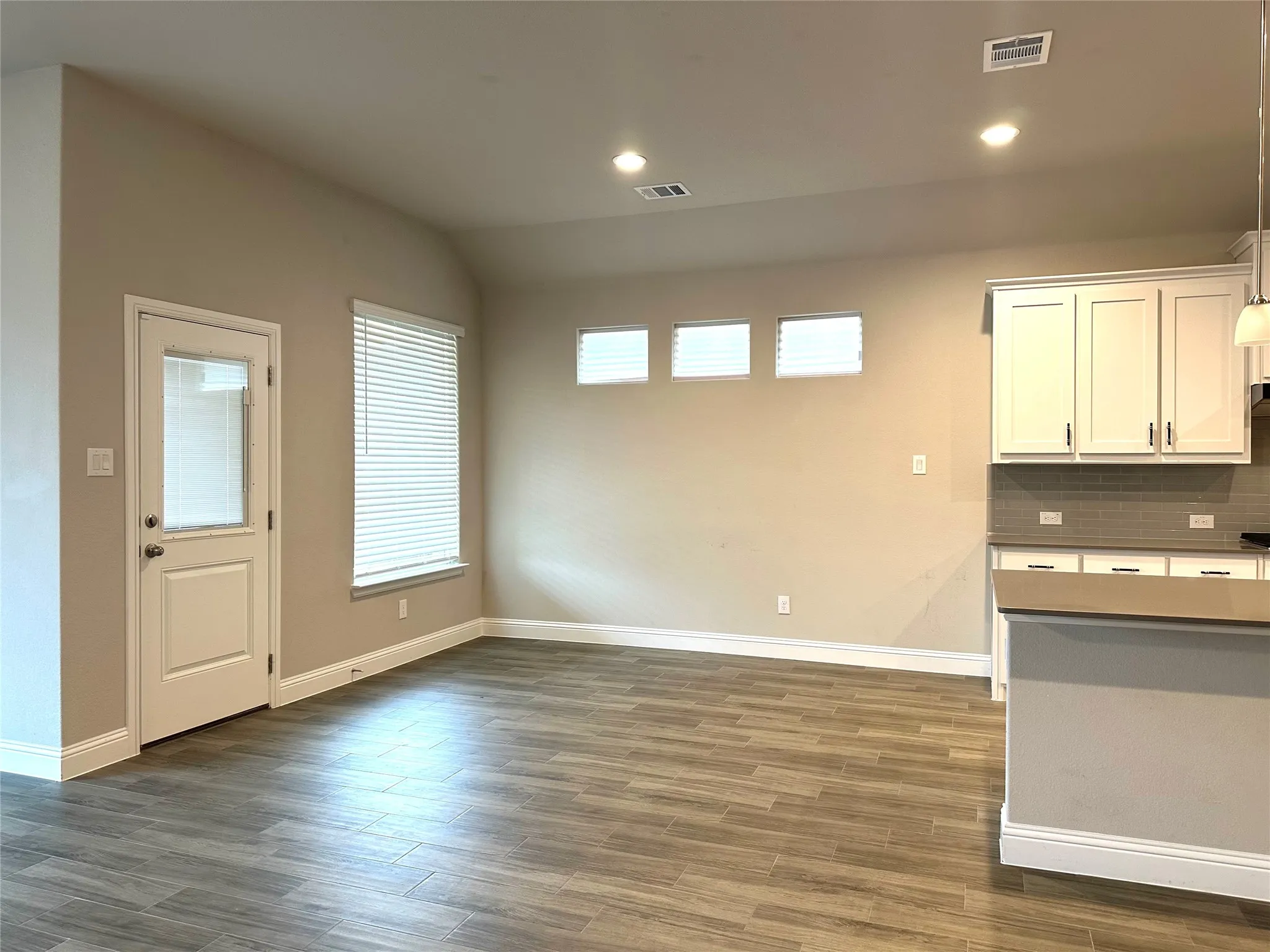 Single Family Residence For Rent in Tarrant County , 1008 Virginia Drive, Mansfield, Texas 76063, 4 Bedroom, 3 Bathroom, 3 Garage spaces, 2,446 Sqft, built in 2021, mls#21365037, Real Estate Agent in Mansfield, Homes For Rent in Tarrant county, Homes For Rent in Mansfield, Realtor in Mansfield Texas, Real Estate Brokerage Independent Realty Texas, Luminita Cordes Realtor