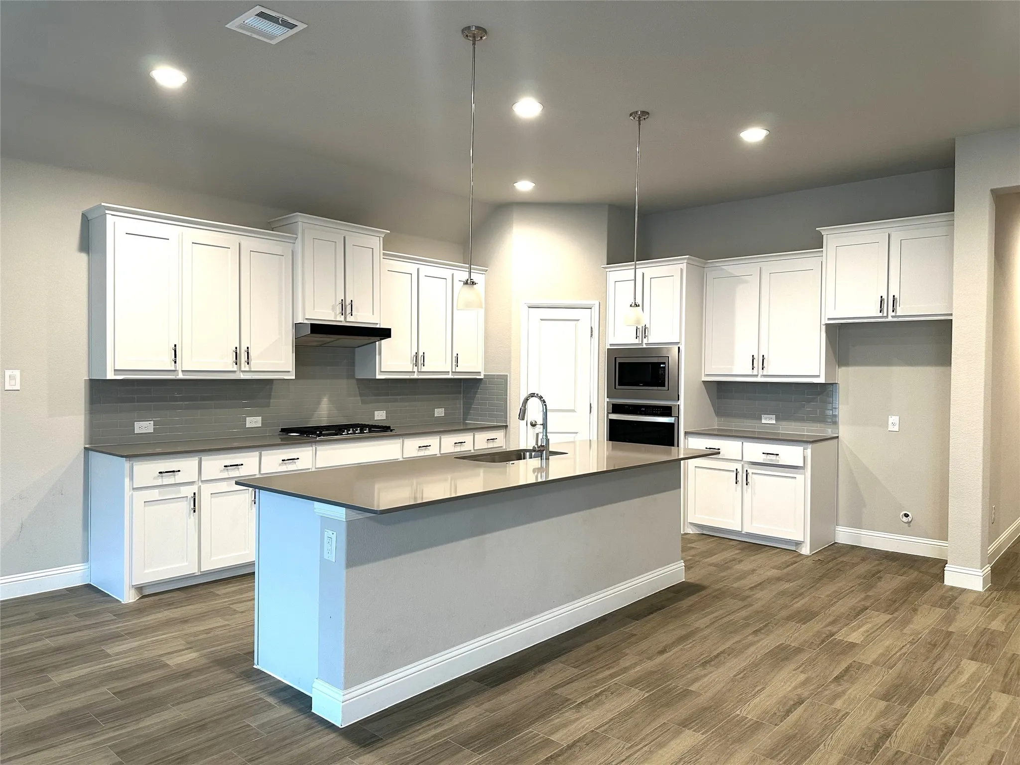 Single Family Residence For Rent in Tarrant County , 1008 Virginia Drive, Mansfield, Texas 76063, 4 Bedroom, 3 Bathroom, 3 Garage spaces, 2,446 Sqft, built in 2021, mls#21365037, Real Estate Agent in Mansfield, Homes For Rent in Tarrant county, Homes For Rent in Mansfield, Realtor in Mansfield Texas, Real Estate Brokerage Independent Realty Texas, Luminita Cordes Realtor