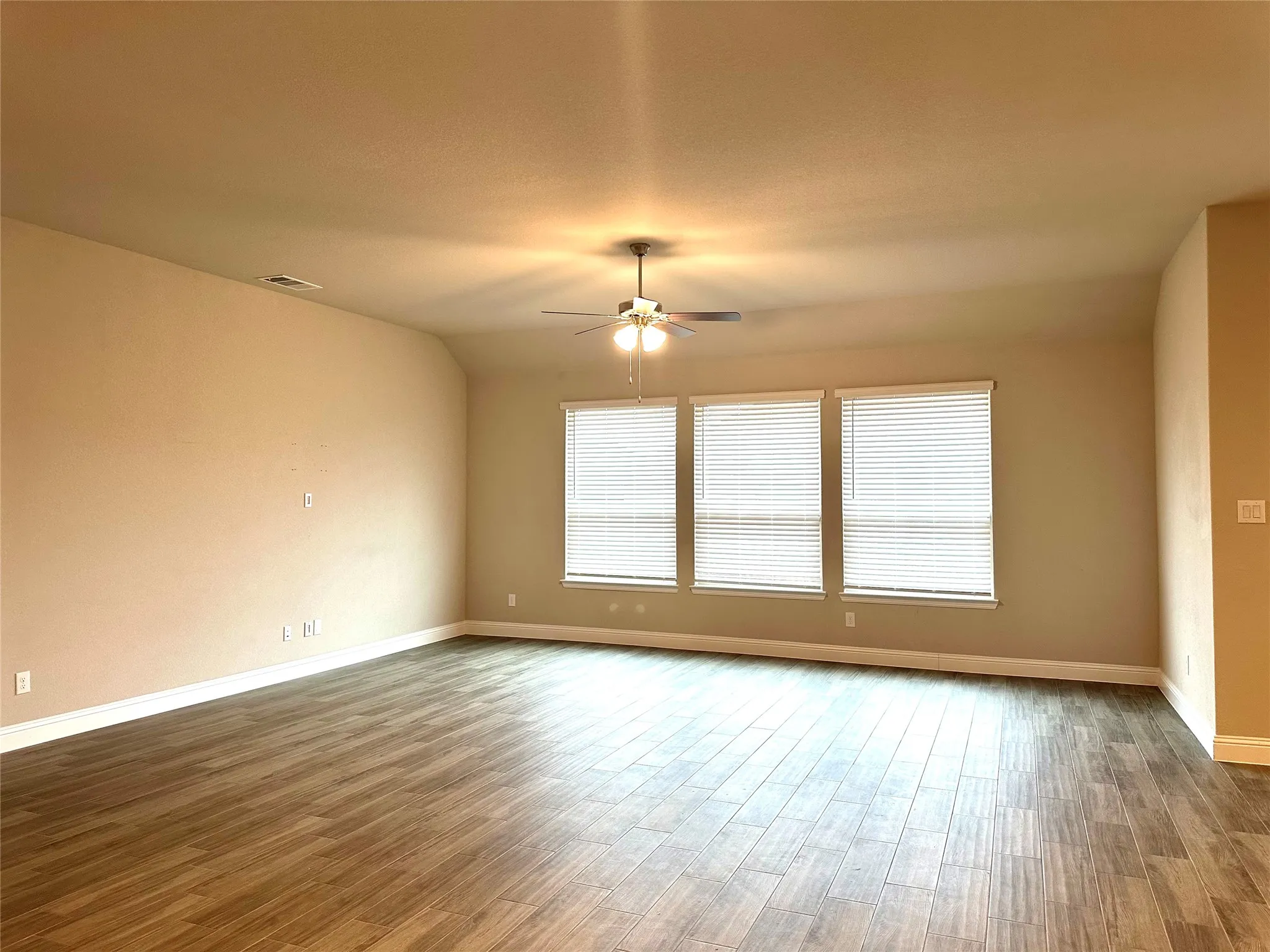 Single Family Residence For Rent in Tarrant County , 1008 Virginia Drive, Mansfield, Texas 76063, 4 Bedroom, 3 Bathroom, 3 Garage spaces, 2,446 Sqft, built in 2021, mls#21365037, Real Estate Agent in Mansfield, Homes For Rent in Tarrant county, Homes For Rent in Mansfield, Realtor in Mansfield Texas, Real Estate Brokerage Independent Realty Texas, Luminita Cordes Realtor