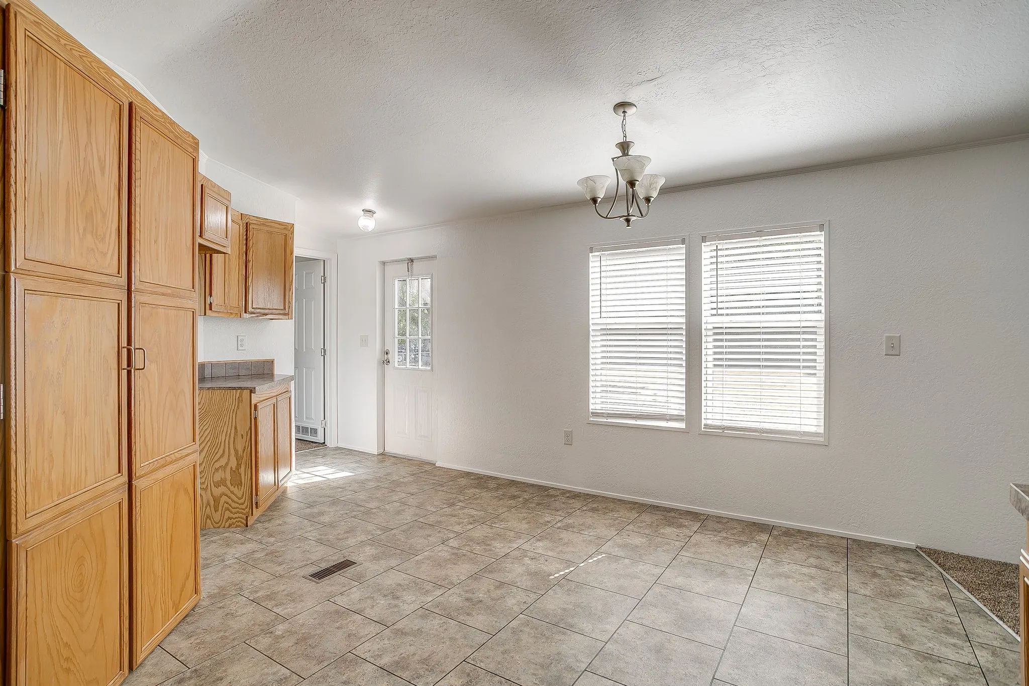 Mobile Home For Rent in Johnson County , 557 Surrey Lane, Burleson, Texas 76028, 3 Bedroom, 2 Bathroom, Garage spaces, 1,440 Sqft, built in 2019, mls#21359836, Real Estate Agent in Burleson, Homes For Rent in Johnson county, Homes For Rent in Burleson, Realtor in Burleson Texas, Real Estate Brokerage Independent Realty Texas, Luminita Cordes Realtor