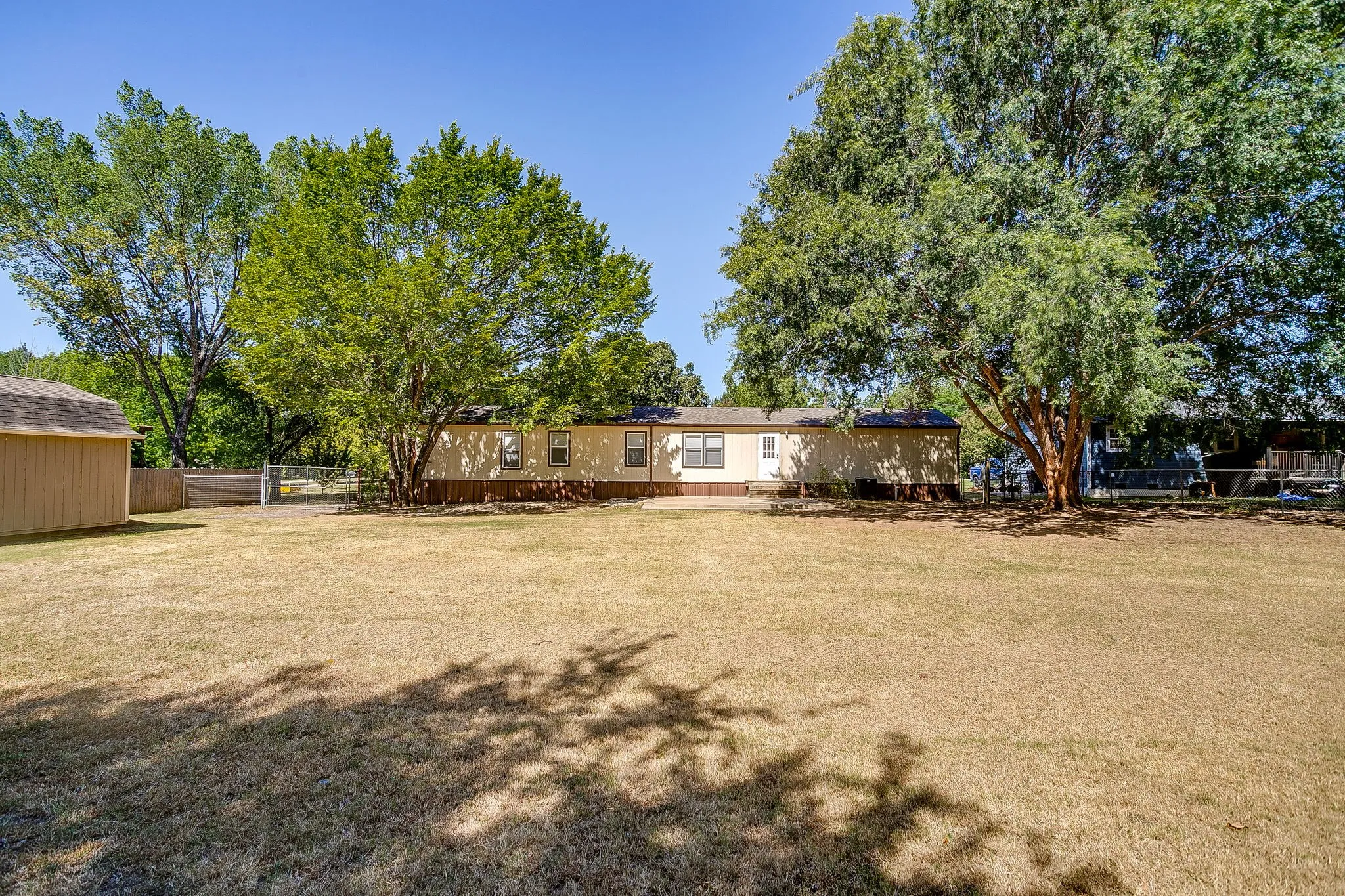 Mobile Home For Rent in Johnson County , 557 Surrey Lane, Burleson, Texas 76028, 3 Bedroom, 2 Bathroom, Garage spaces, 1,440 Sqft, built in 2019, mls#21359836, Real Estate Agent in Burleson, Homes For Rent in Johnson county, Homes For Rent in Burleson, Realtor in Burleson Texas, Real Estate Brokerage Independent Realty Texas, Luminita Cordes Realtor