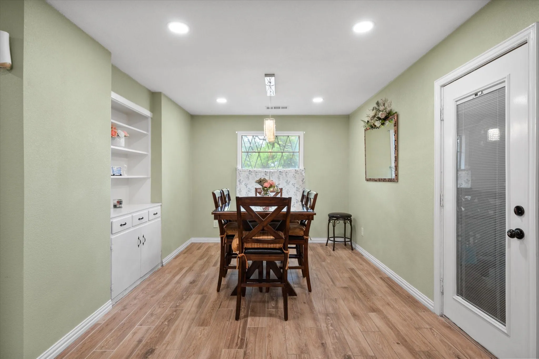 Single Family Residence For Sale in Navarro County , 201 Hardy Avenue, Corsicana, Texas 75110, 3 Bedroom, 2 Bathroom, 2 Garage spaces, 1,364 Sqft, built in 1970, mls#21365035, Real Estate Agent in Corsicana, Homes For Sale in Navarro county, Homes For Sale in Corsicana, Realtor in Corsicana Texas, Real Estate Brokerage Independent Realty Texas, Luminita Cordes Realtor