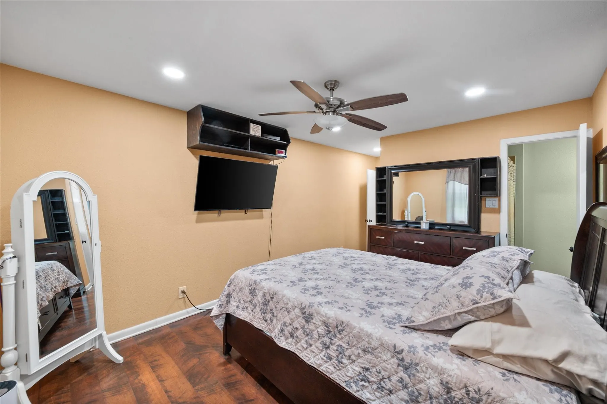 Single Family Residence For Sale in Navarro County , 201 Hardy Avenue, Corsicana, Texas 75110, 3 Bedroom, 2 Bathroom, 2 Garage spaces, 1,364 Sqft, built in 1970, mls#21365035, Real Estate Agent in Corsicana, Homes For Sale in Navarro county, Homes For Sale in Corsicana, Realtor in Corsicana Texas, Real Estate Brokerage Independent Realty Texas, Luminita Cordes Realtor