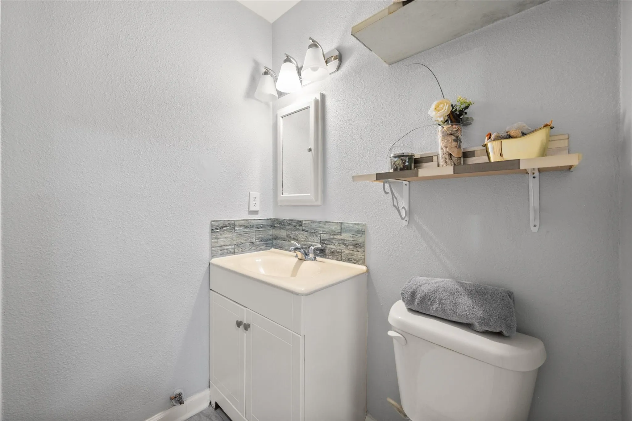 Single Family Residence For Sale in Navarro County , 201 Hardy Avenue, Corsicana, Texas 75110, 3 Bedroom, 2 Bathroom, 2 Garage spaces, 1,364 Sqft, built in 1970, mls#21365035, Real Estate Agent in Corsicana, Homes For Sale in Navarro county, Homes For Sale in Corsicana, Realtor in Corsicana Texas, Real Estate Brokerage Independent Realty Texas, Luminita Cordes Realtor