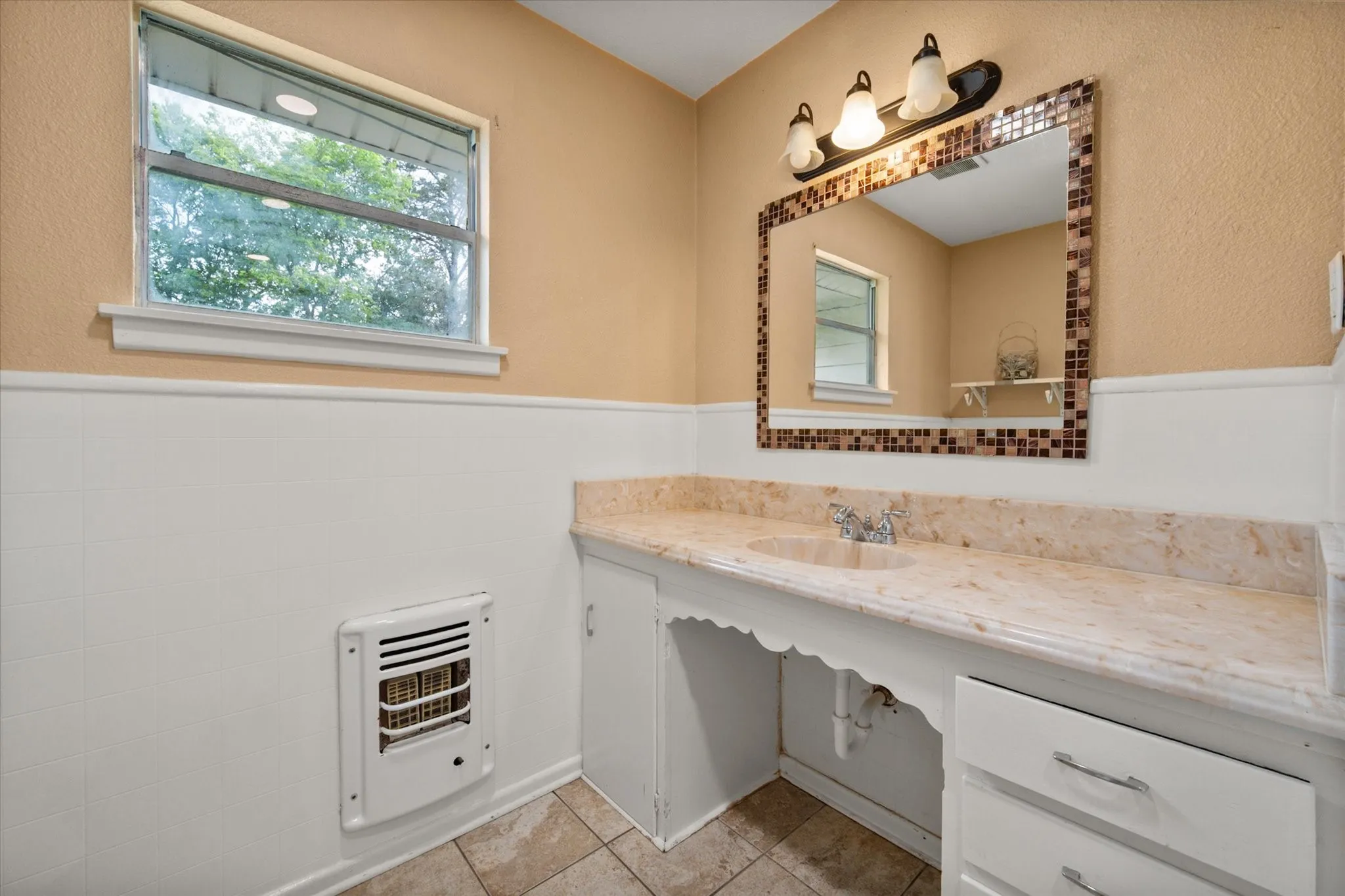 Single Family Residence For Sale in Navarro County , 201 Hardy Avenue, Corsicana, Texas 75110, 3 Bedroom, 2 Bathroom, 2 Garage spaces, 1,364 Sqft, built in 1970, mls#21365035, Real Estate Agent in Corsicana, Homes For Sale in Navarro county, Homes For Sale in Corsicana, Realtor in Corsicana Texas, Real Estate Brokerage Independent Realty Texas, Luminita Cordes Realtor