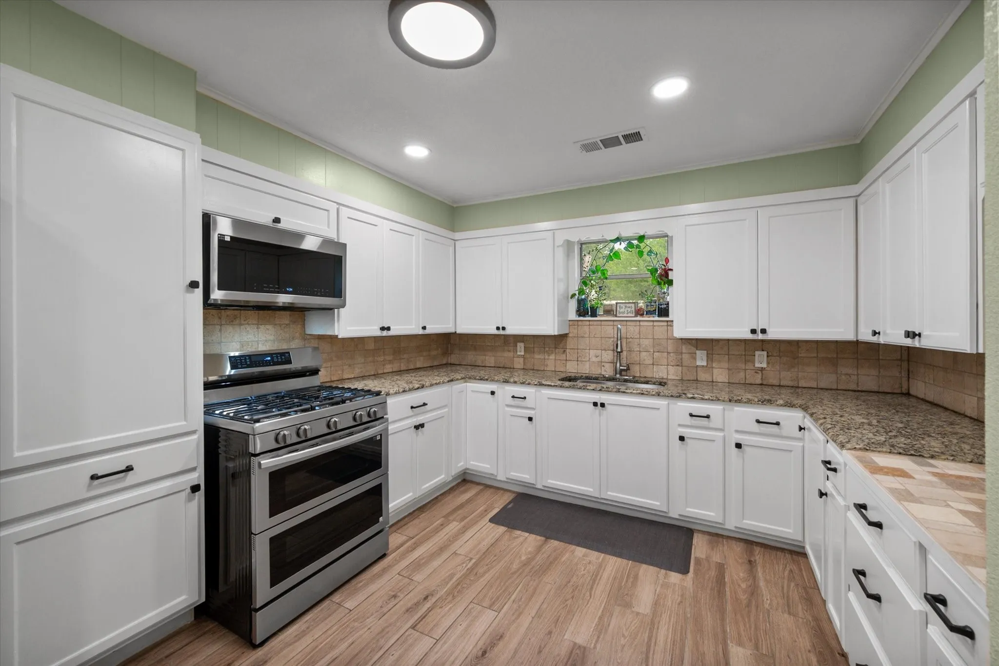 Single Family Residence For Sale in Navarro County , 201 Hardy Avenue, Corsicana, Texas 75110, 3 Bedroom, 2 Bathroom, 2 Garage spaces, 1,364 Sqft, built in 1970, mls#21365035, Real Estate Agent in Corsicana, Homes For Sale in Navarro county, Homes For Sale in Corsicana, Realtor in Corsicana Texas, Real Estate Brokerage Independent Realty Texas, Luminita Cordes Realtor