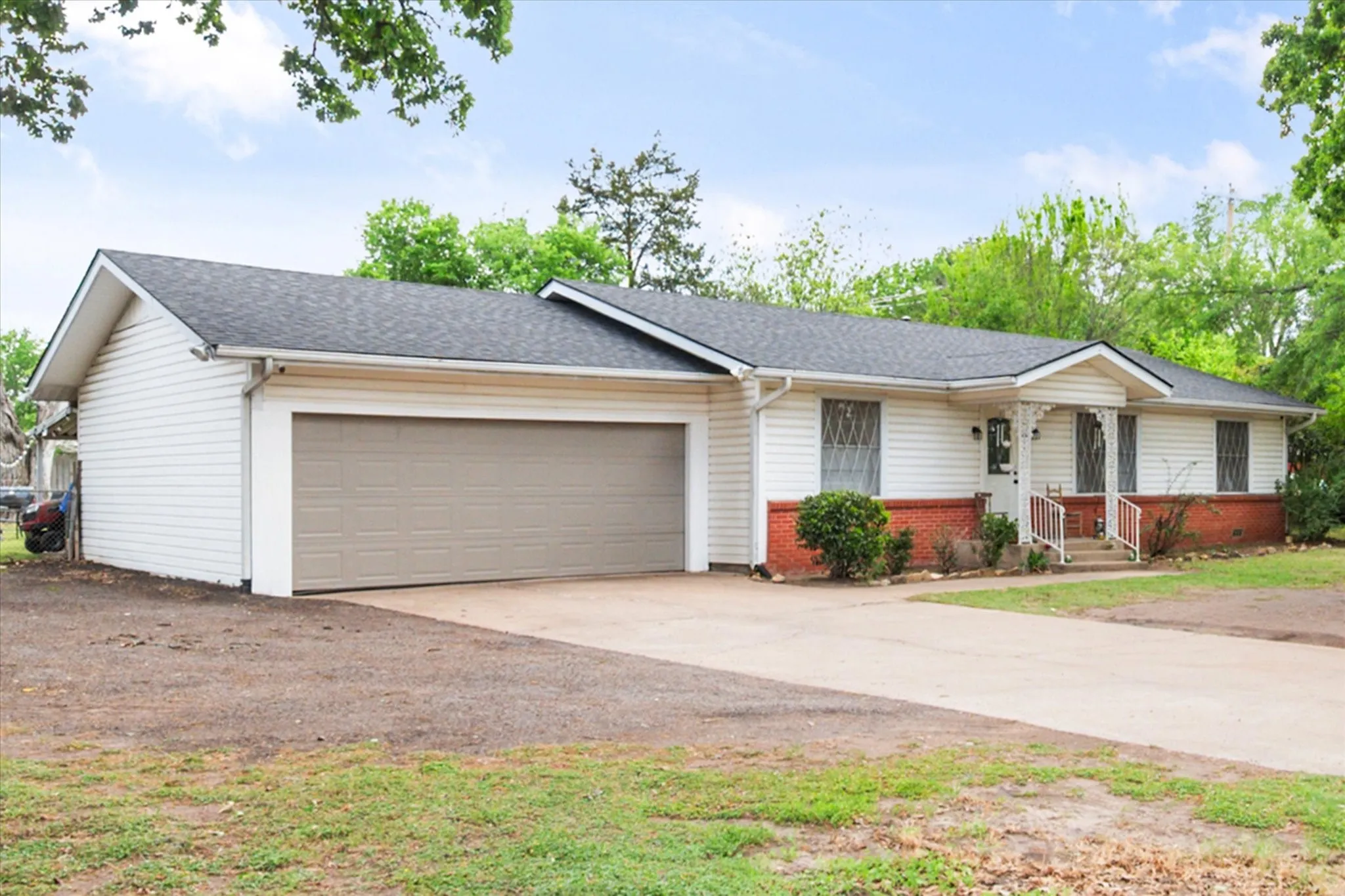 Single Family Residence For Sale in Navarro County , 201 Hardy Avenue, Corsicana, Texas 75110, 3 Bedroom, 2 Bathroom, 2 Garage spaces, 1,364 Sqft, built in 1970, mls#21365035, Real Estate Agent in Corsicana, Homes For Sale in Navarro county, Homes For Sale in Corsicana, Realtor in Corsicana Texas, Real Estate Brokerage Independent Realty Texas, Luminita Cordes Realtor