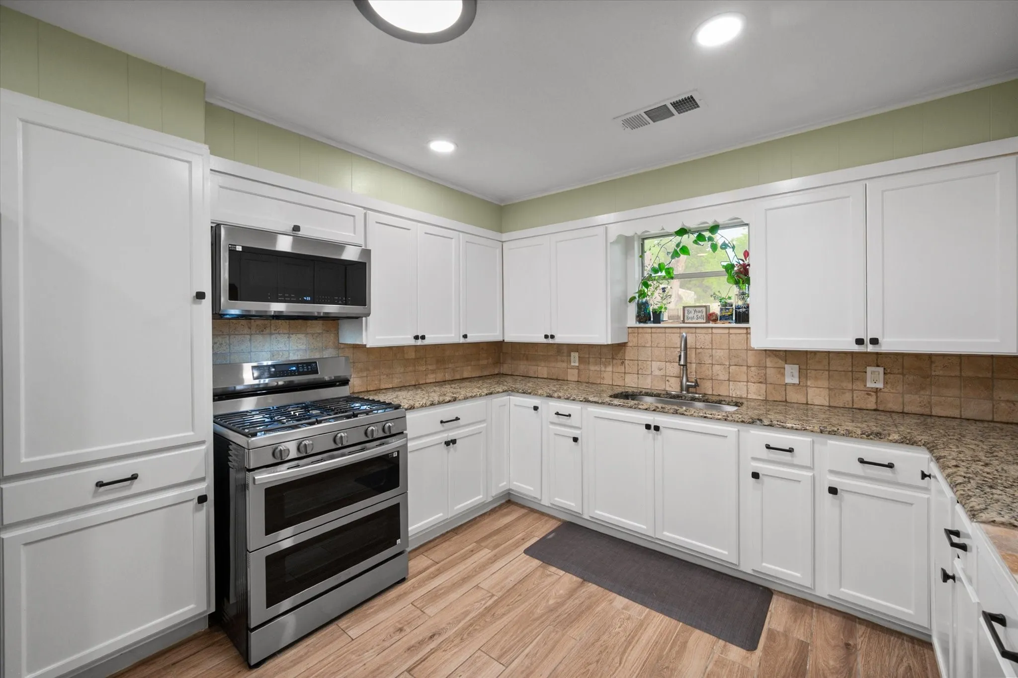 Single Family Residence For Sale in Navarro County , 201 Hardy Avenue, Corsicana, Texas 75110, 3 Bedroom, 2 Bathroom, 2 Garage spaces, 1,364 Sqft, built in 1970, mls#21365035, Real Estate Agent in Corsicana, Homes For Sale in Navarro county, Homes For Sale in Corsicana, Realtor in Corsicana Texas, Real Estate Brokerage Independent Realty Texas, Luminita Cordes Realtor