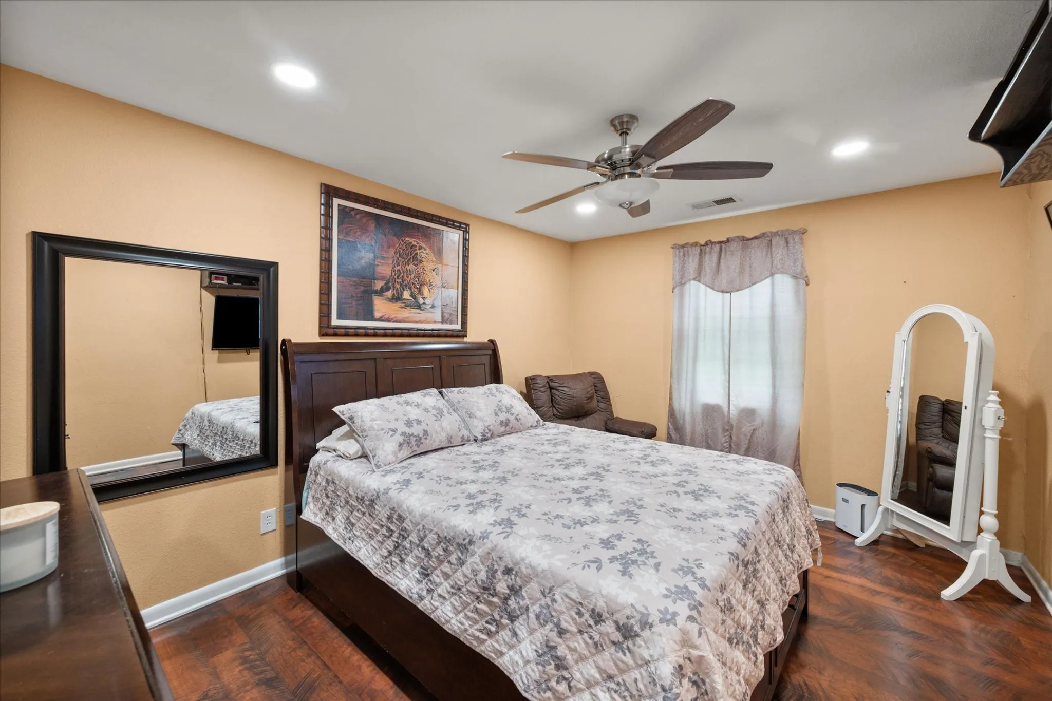 Single Family Residence For Sale in Navarro County , 201 Hardy Avenue, Corsicana, Texas 75110, 3 Bedroom, 2 Bathroom, 2 Garage spaces, 1,364 Sqft, built in 1970, mls#21365035, Real Estate Agent in Corsicana, Homes For Sale in Navarro county, Homes For Sale in Corsicana, Realtor in Corsicana Texas, Real Estate Brokerage Independent Realty Texas, Luminita Cordes Realtor
