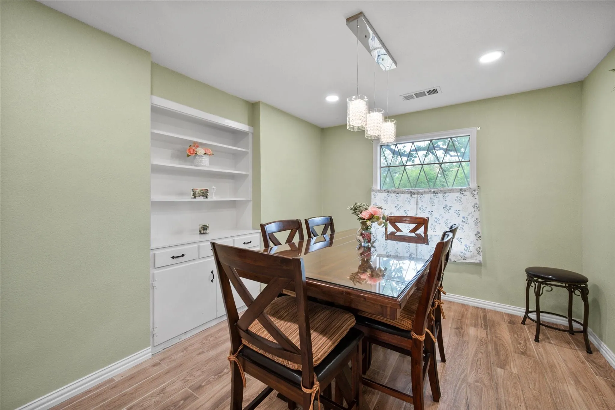 Single Family Residence For Sale in Navarro County , 201 Hardy Avenue, Corsicana, Texas 75110, 3 Bedroom, 2 Bathroom, 2 Garage spaces, 1,364 Sqft, built in 1970, mls#21365035, Real Estate Agent in Corsicana, Homes For Sale in Navarro county, Homes For Sale in Corsicana, Realtor in Corsicana Texas, Real Estate Brokerage Independent Realty Texas, Luminita Cordes Realtor