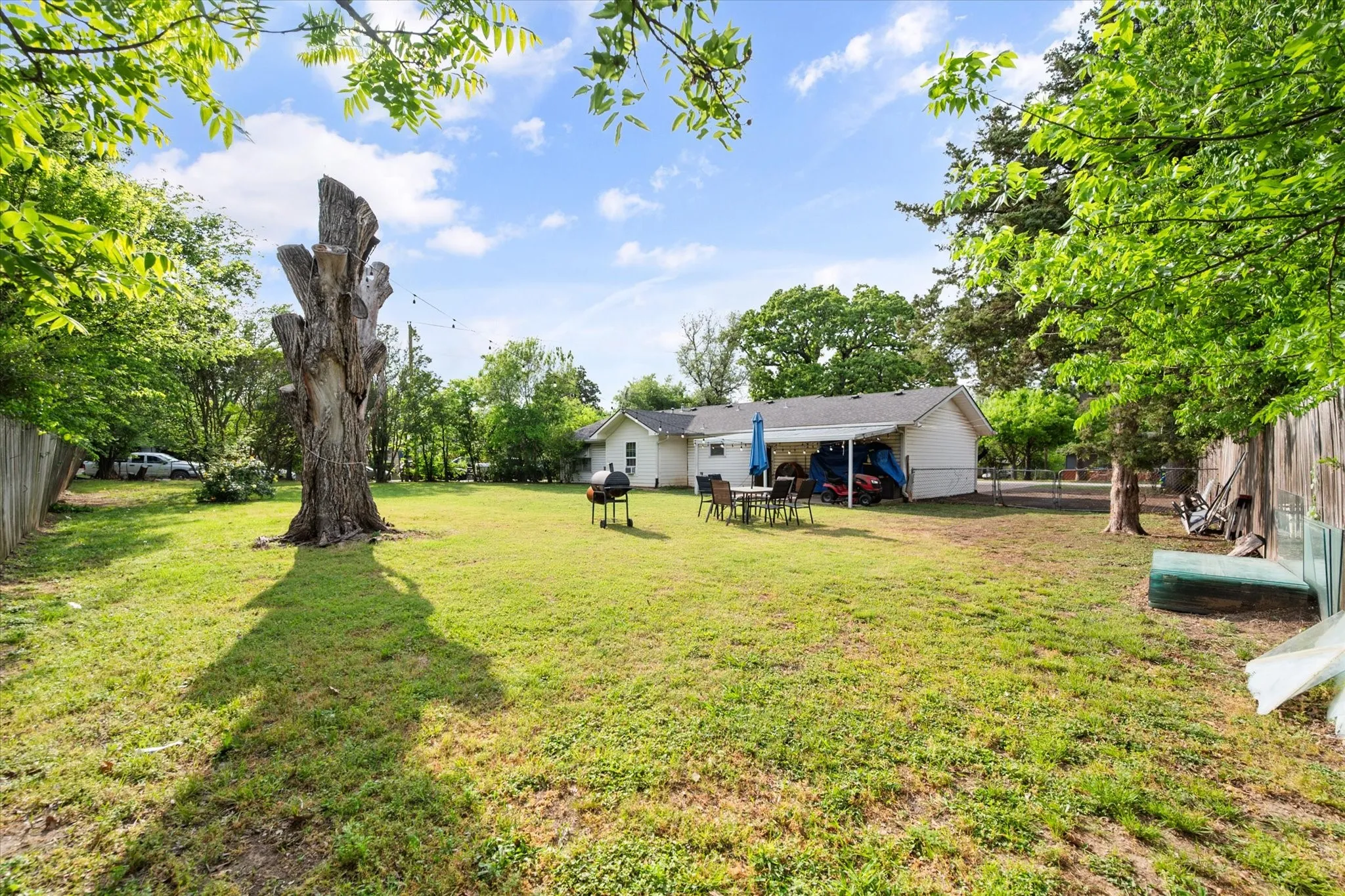Single Family Residence For Sale in Navarro County , 201 Hardy Avenue, Corsicana, Texas 75110, 3 Bedroom, 2 Bathroom, 2 Garage spaces, 1,364 Sqft, built in 1970, mls#21365035, Real Estate Agent in Corsicana, Homes For Sale in Navarro county, Homes For Sale in Corsicana, Realtor in Corsicana Texas, Real Estate Brokerage Independent Realty Texas, Luminita Cordes Realtor