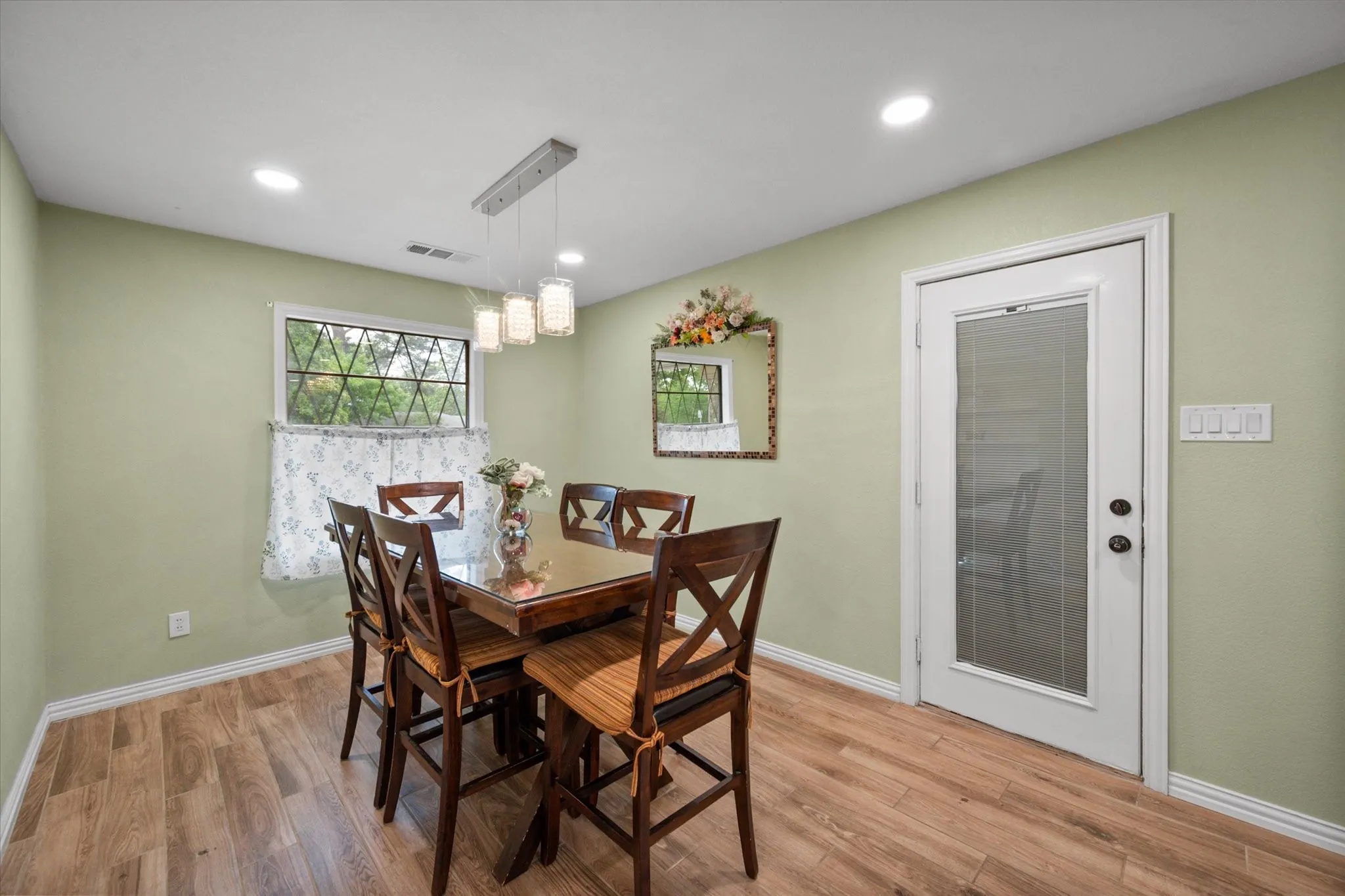 Single Family Residence For Sale in Navarro County , 201 Hardy Avenue, Corsicana, Texas 75110, 3 Bedroom, 2 Bathroom, 2 Garage spaces, 1,364 Sqft, built in 1970, mls#21365035, Real Estate Agent in Corsicana, Homes For Sale in Navarro county, Homes For Sale in Corsicana, Realtor in Corsicana Texas, Real Estate Brokerage Independent Realty Texas, Luminita Cordes Realtor