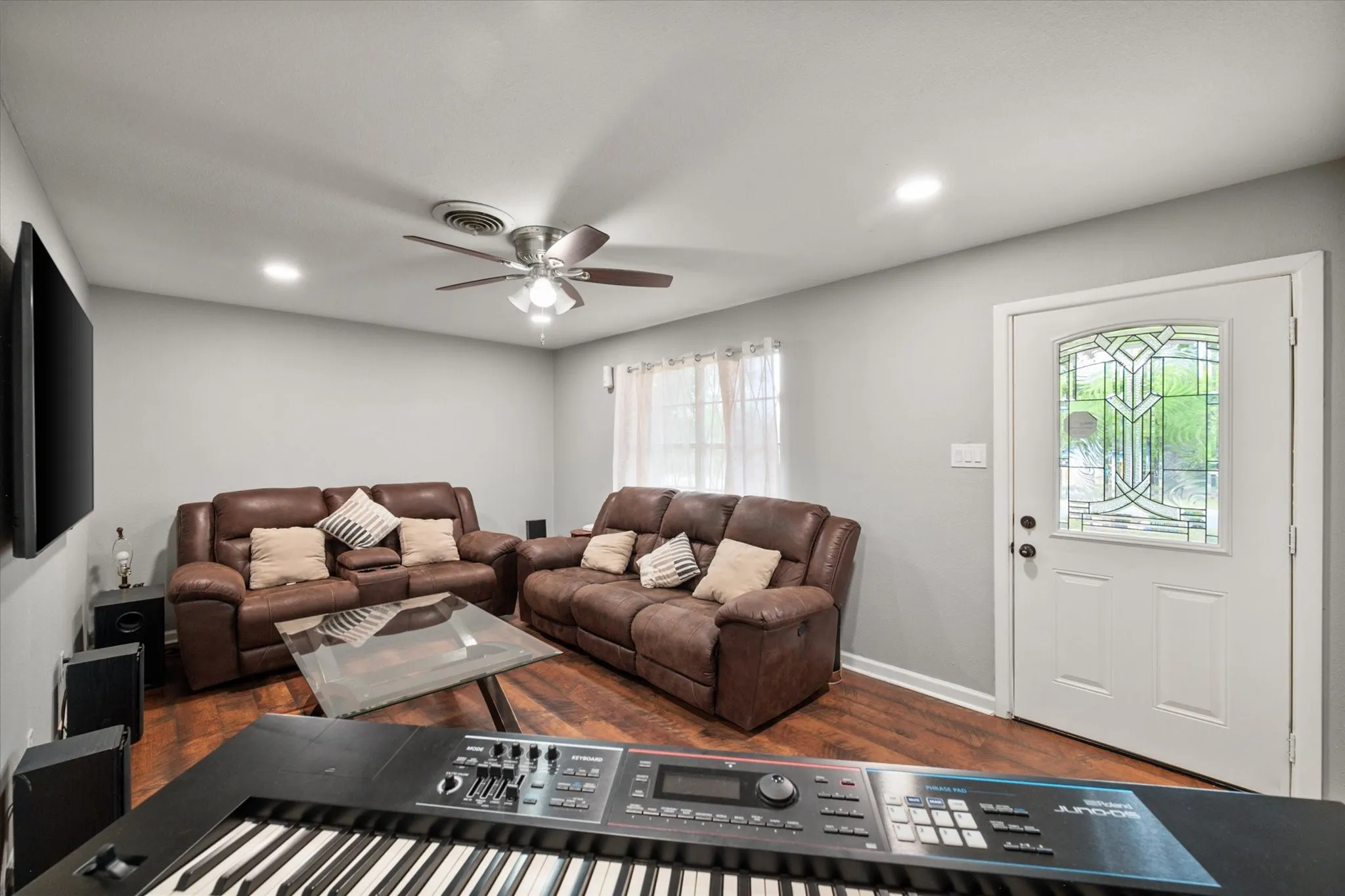 Single Family Residence For Sale in Navarro County , 201 Hardy Avenue, Corsicana, Texas 75110, 3 Bedroom, 2 Bathroom, 2 Garage spaces, 1,364 Sqft, built in 1970, mls#21365035, Real Estate Agent in Corsicana, Homes For Sale in Navarro county, Homes For Sale in Corsicana, Realtor in Corsicana Texas, Real Estate Brokerage Independent Realty Texas, Luminita Cordes Realtor