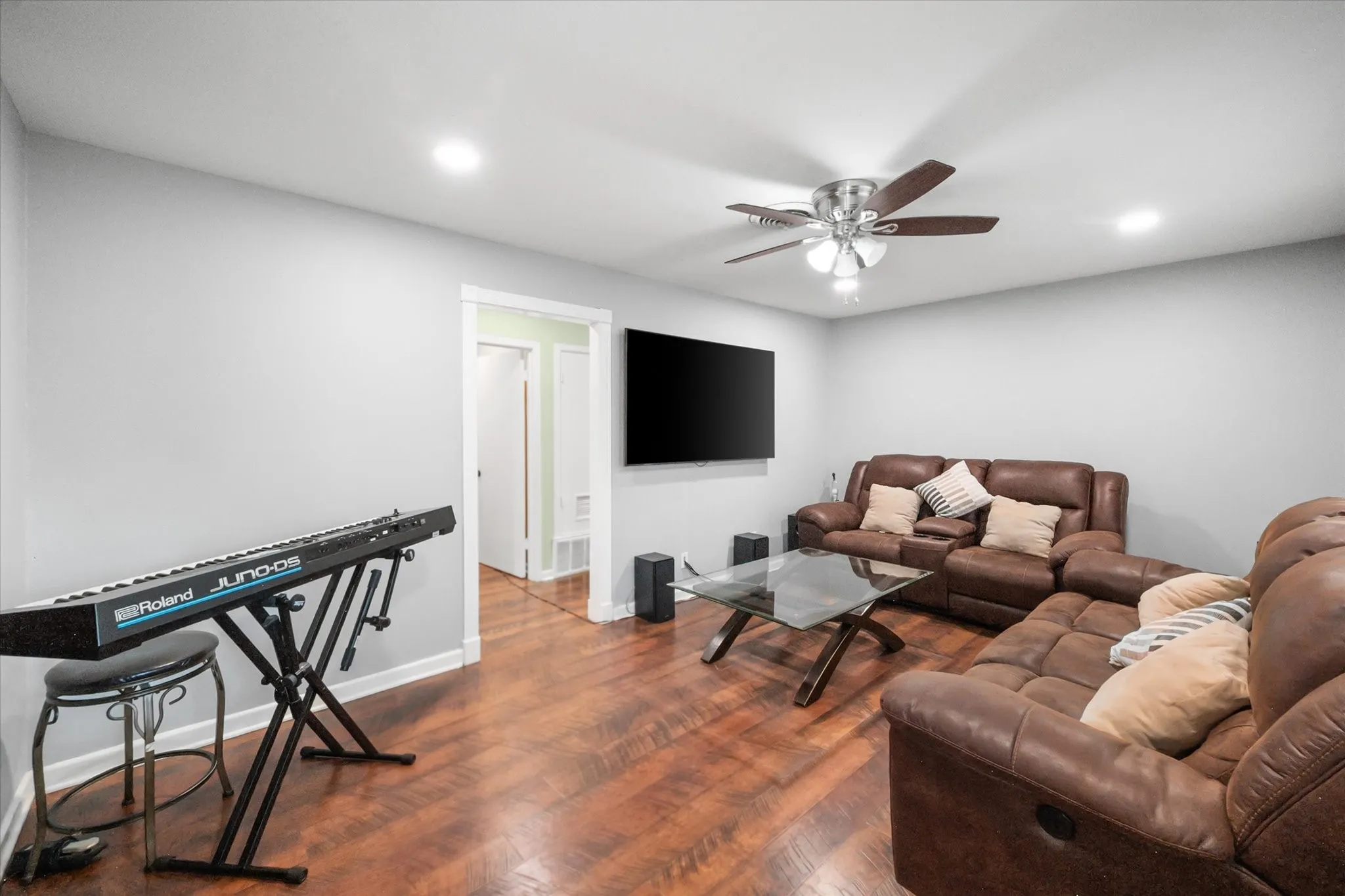 Single Family Residence For Sale in Navarro County , 201 Hardy Avenue, Corsicana, Texas 75110, 3 Bedroom, 2 Bathroom, 2 Garage spaces, 1,364 Sqft, built in 1970, mls#21365035, Real Estate Agent in Corsicana, Homes For Sale in Navarro county, Homes For Sale in Corsicana, Realtor in Corsicana Texas, Real Estate Brokerage Independent Realty Texas, Luminita Cordes Realtor