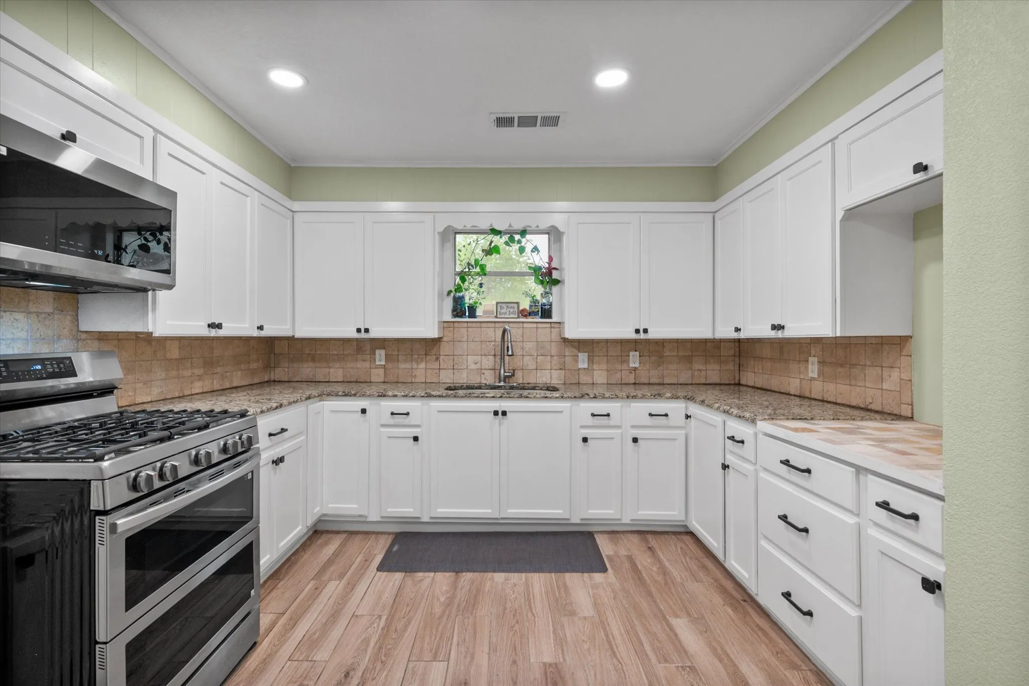 Single Family Residence For Sale in Navarro County , 201 Hardy Avenue, Corsicana, Texas 75110, 3 Bedroom, 2 Bathroom, 2 Garage spaces, 1,364 Sqft, built in 1970, mls#21365035, Real Estate Agent in Corsicana, Homes For Sale in Navarro county, Homes For Sale in Corsicana, Realtor in Corsicana Texas, Real Estate Brokerage Independent Realty Texas, Luminita Cordes Realtor