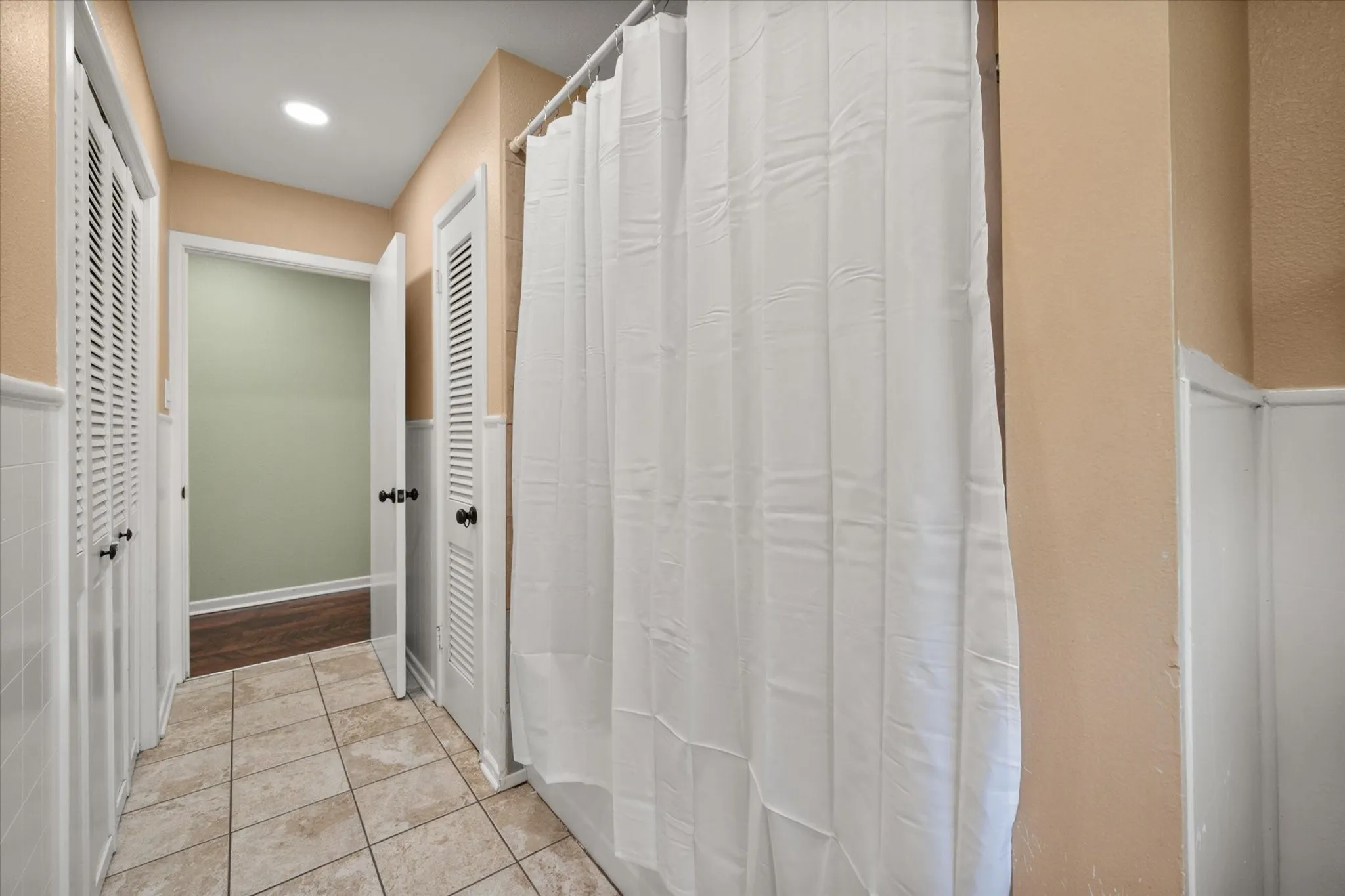 Single Family Residence For Sale in Navarro County , 201 Hardy Avenue, Corsicana, Texas 75110, 3 Bedroom, 2 Bathroom, 2 Garage spaces, 1,364 Sqft, built in 1970, mls#21365035, Real Estate Agent in Corsicana, Homes For Sale in Navarro county, Homes For Sale in Corsicana, Realtor in Corsicana Texas, Real Estate Brokerage Independent Realty Texas, Luminita Cordes Realtor