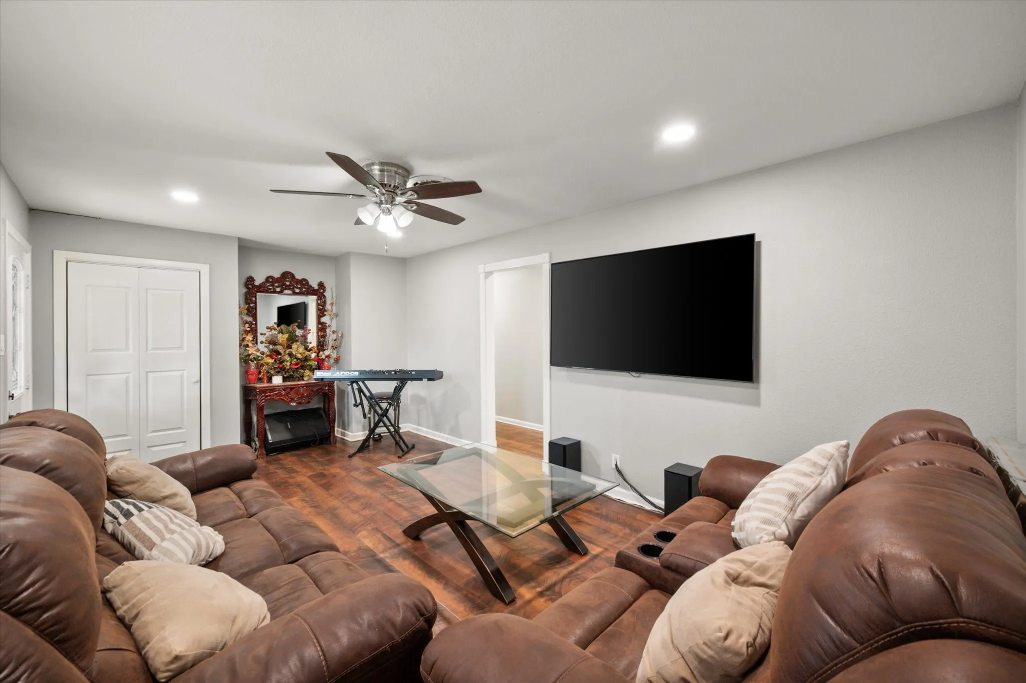 Single Family Residence For Sale in Navarro County , 201 Hardy Avenue, Corsicana, Texas 75110, 3 Bedroom, 2 Bathroom, 2 Garage spaces, 1,364 Sqft, built in 1970, mls#21365035, Real Estate Agent in Corsicana, Homes For Sale in Navarro county, Homes For Sale in Corsicana, Realtor in Corsicana Texas, Real Estate Brokerage Independent Realty Texas, Luminita Cordes Realtor