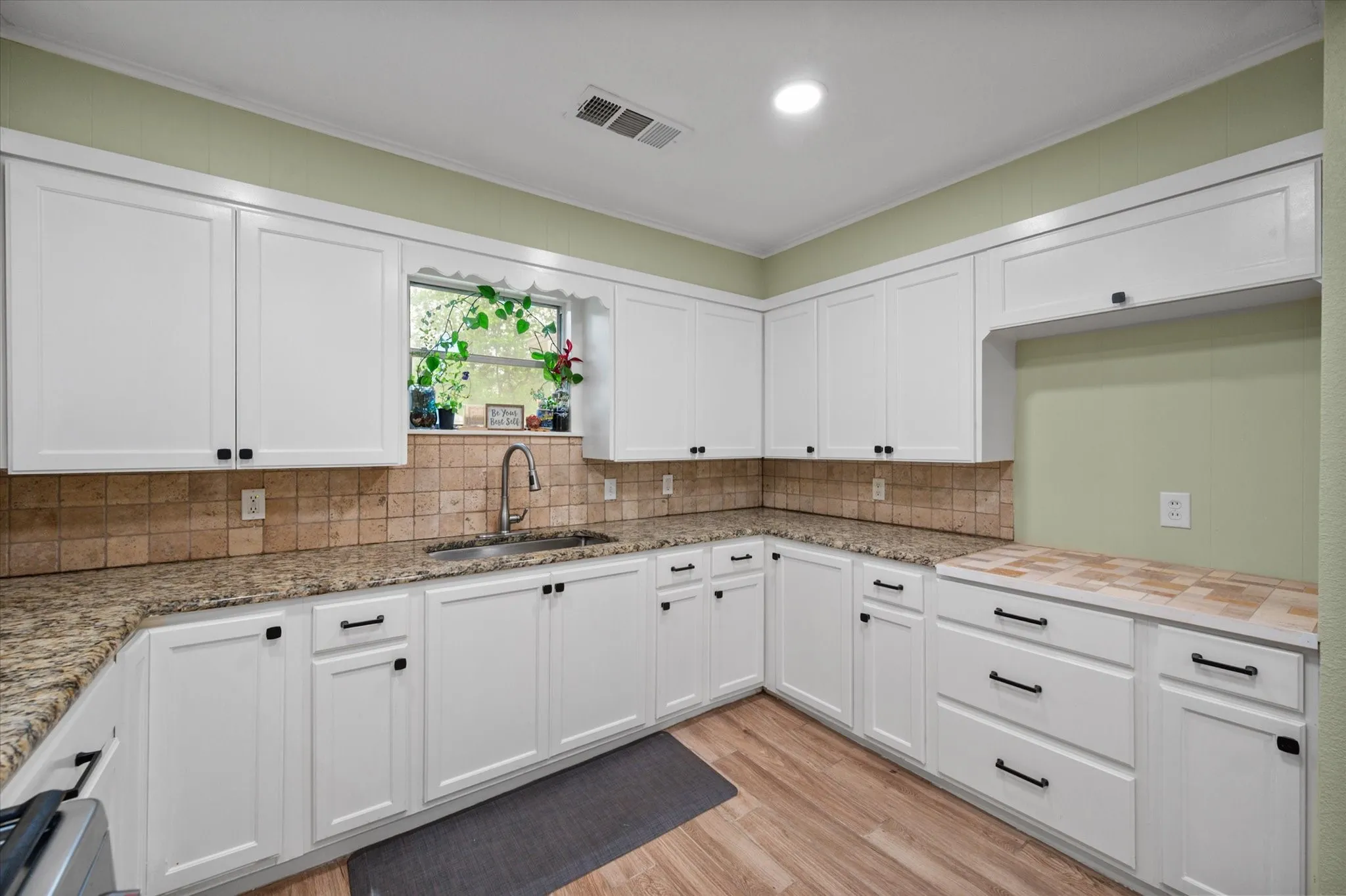 Single Family Residence For Sale in Navarro County , 201 Hardy Avenue, Corsicana, Texas 75110, 3 Bedroom, 2 Bathroom, 2 Garage spaces, 1,364 Sqft, built in 1970, mls#21365035, Real Estate Agent in Corsicana, Homes For Sale in Navarro county, Homes For Sale in Corsicana, Realtor in Corsicana Texas, Real Estate Brokerage Independent Realty Texas, Luminita Cordes Realtor