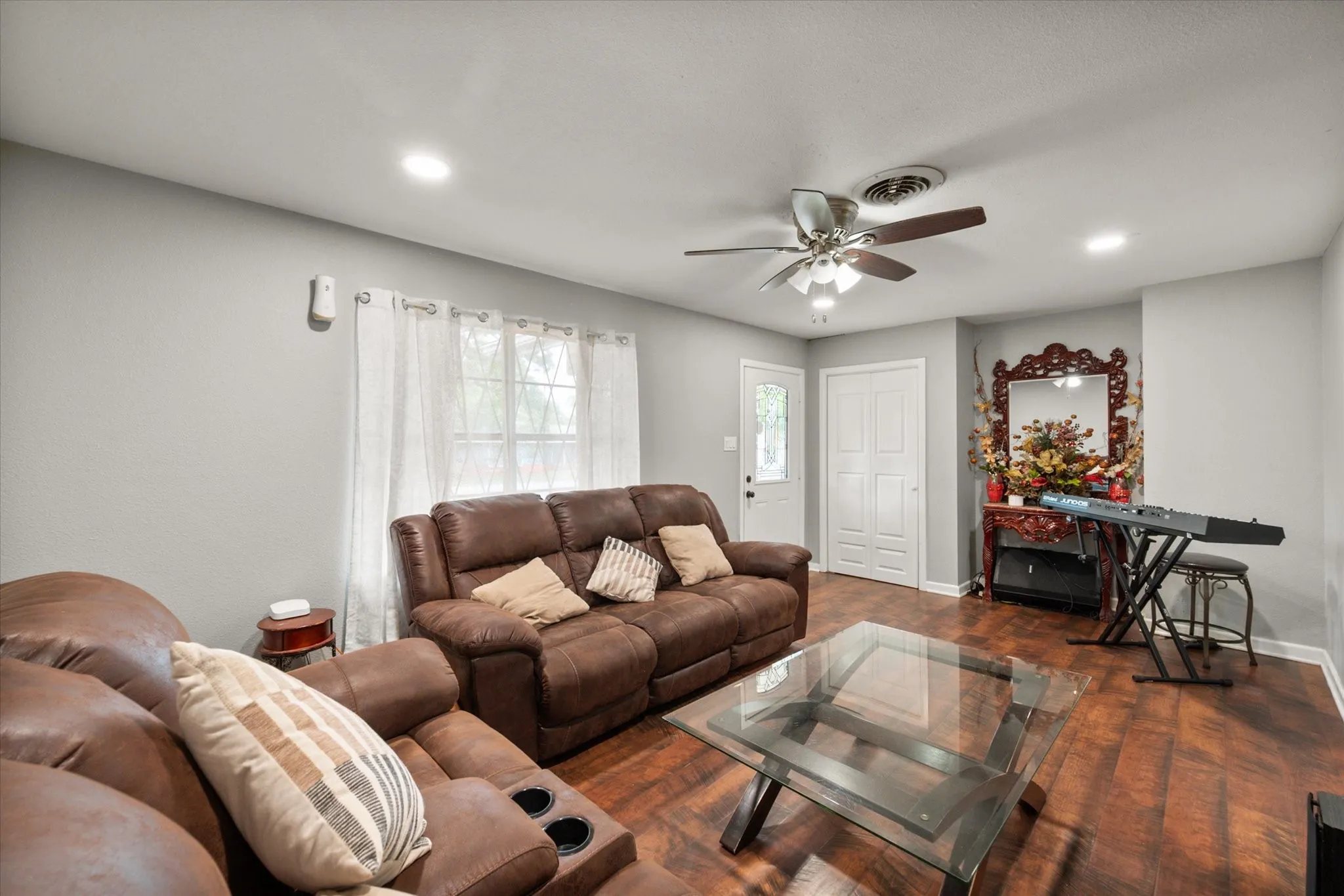 Single Family Residence For Sale in Navarro County , 201 Hardy Avenue, Corsicana, Texas 75110, 3 Bedroom, 2 Bathroom, 2 Garage spaces, 1,364 Sqft, built in 1970, mls#21365035, Real Estate Agent in Corsicana, Homes For Sale in Navarro county, Homes For Sale in Corsicana, Realtor in Corsicana Texas, Real Estate Brokerage Independent Realty Texas, Luminita Cordes Realtor