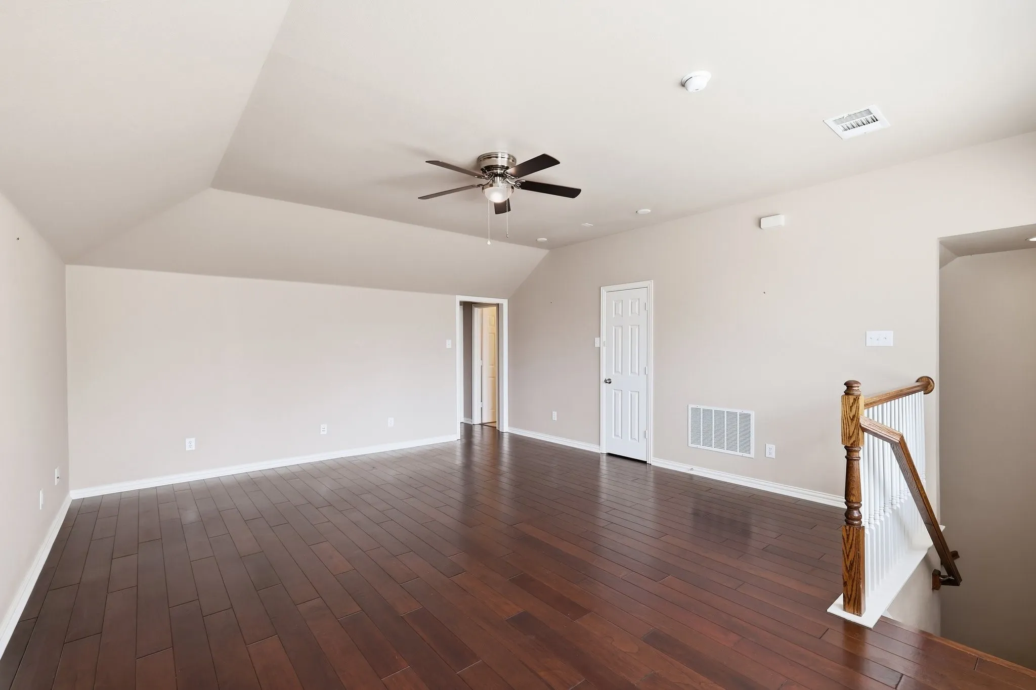 Single Family Residence For Sale in Denton County , 1124 Wilson Drive, Lantana, Texas 76226, 4 Bedroom, 3 Bathroom, 2 Garage spaces, 2,842 Sqft, built in 2007, mls#21355847, Real Estate Agent in Lantana, Homes For Sale in Denton county, Homes For Sale in Lantana, Realtor in Lantana Texas, Real Estate Brokerage Independent Realty Texas, Luminita Cordes Realtor