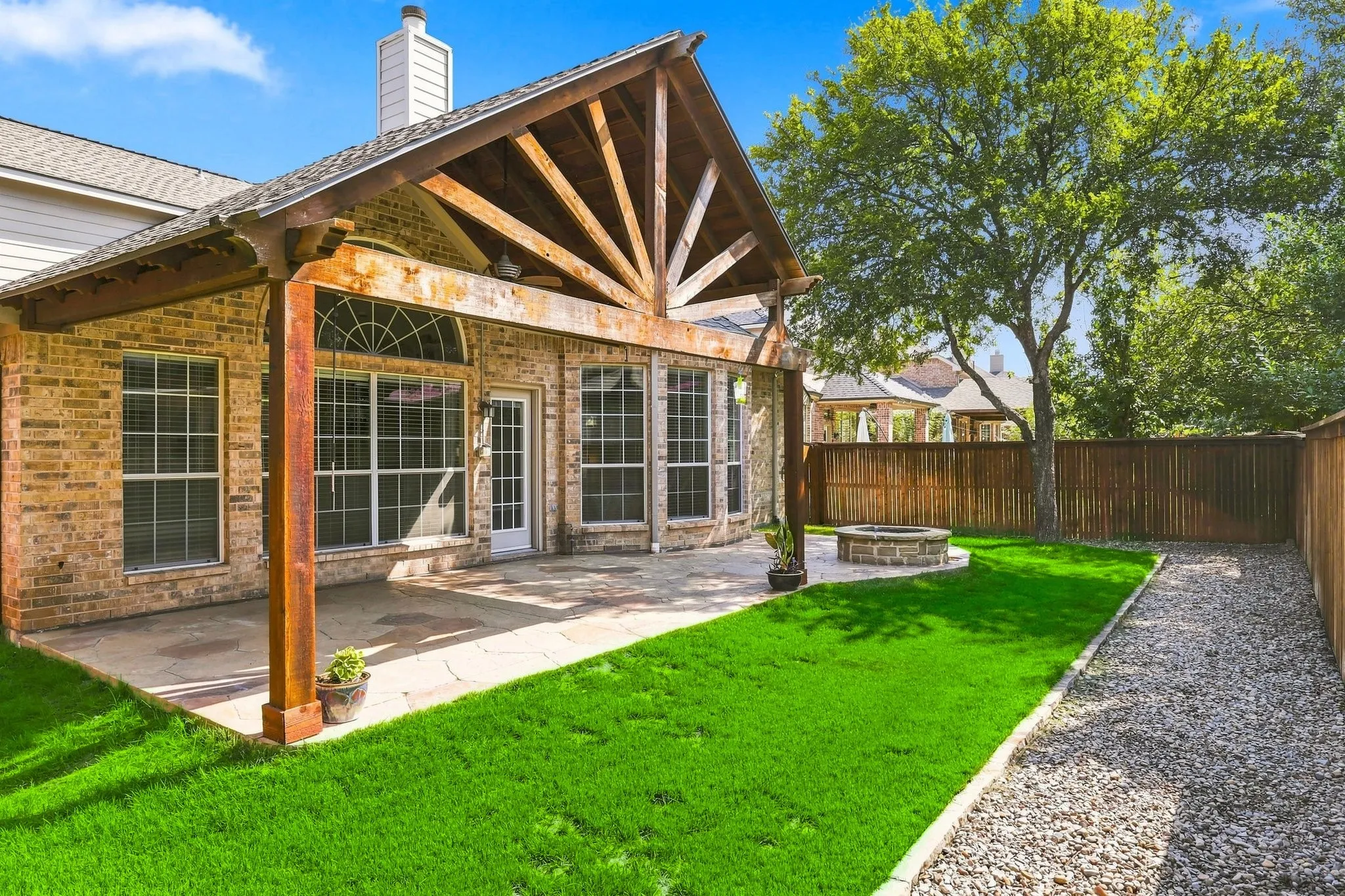 Single Family Residence For Sale in Denton County , 1124 Wilson Drive, Lantana, Texas 76226, 4 Bedroom, 3 Bathroom, 2 Garage spaces, 2,842 Sqft, built in 2007, mls#21355847, Real Estate Agent in Lantana, Homes For Sale in Denton county, Homes For Sale in Lantana, Realtor in Lantana Texas, Real Estate Brokerage Independent Realty Texas, Luminita Cordes Realtor
