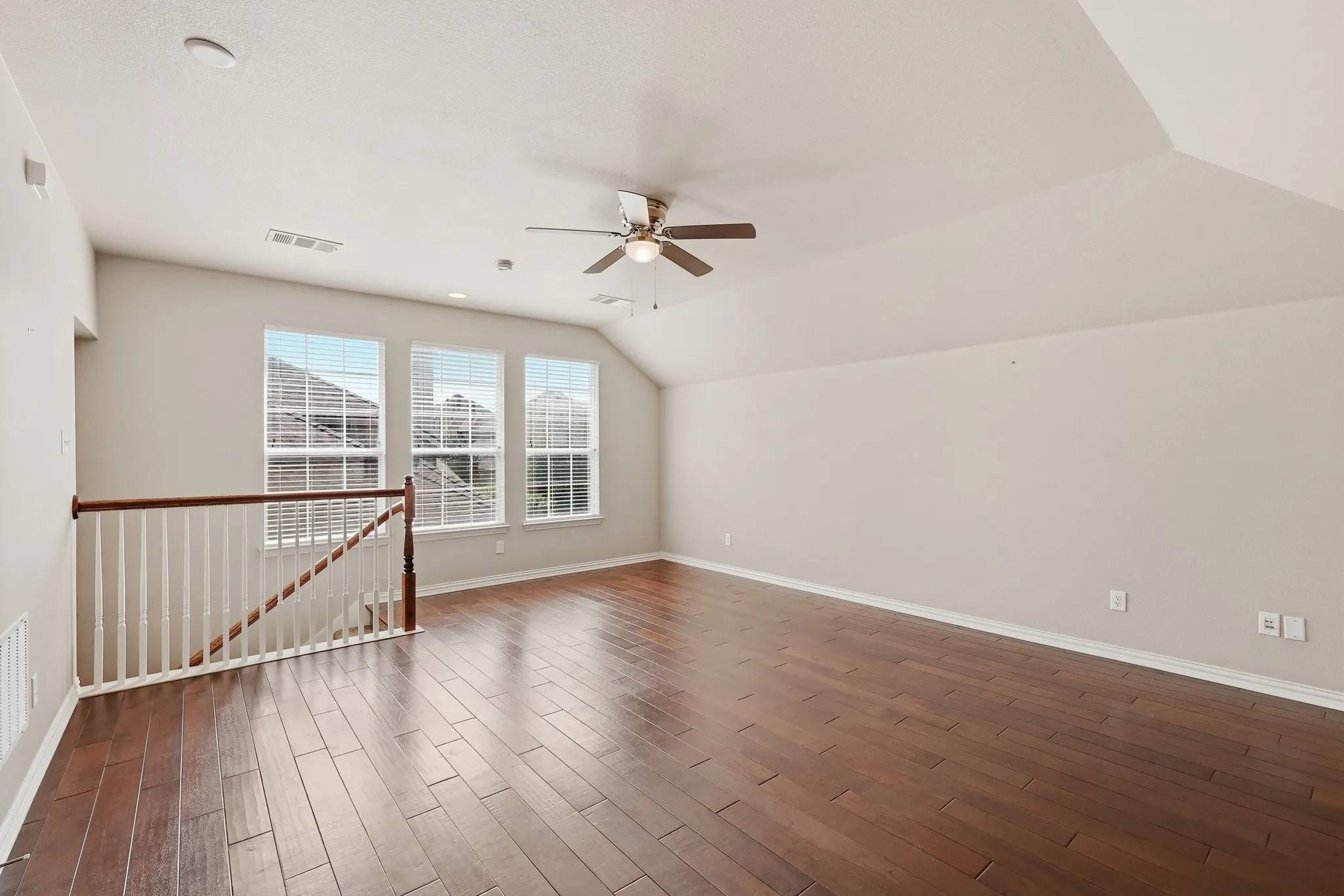 Single Family Residence For Sale in Denton County , 1124 Wilson Drive, Lantana, Texas 76226, 4 Bedroom, 3 Bathroom, 2 Garage spaces, 2,842 Sqft, built in 2007, mls#21355847, Real Estate Agent in Lantana, Homes For Sale in Denton county, Homes For Sale in Lantana, Realtor in Lantana Texas, Real Estate Brokerage Independent Realty Texas, Luminita Cordes Realtor