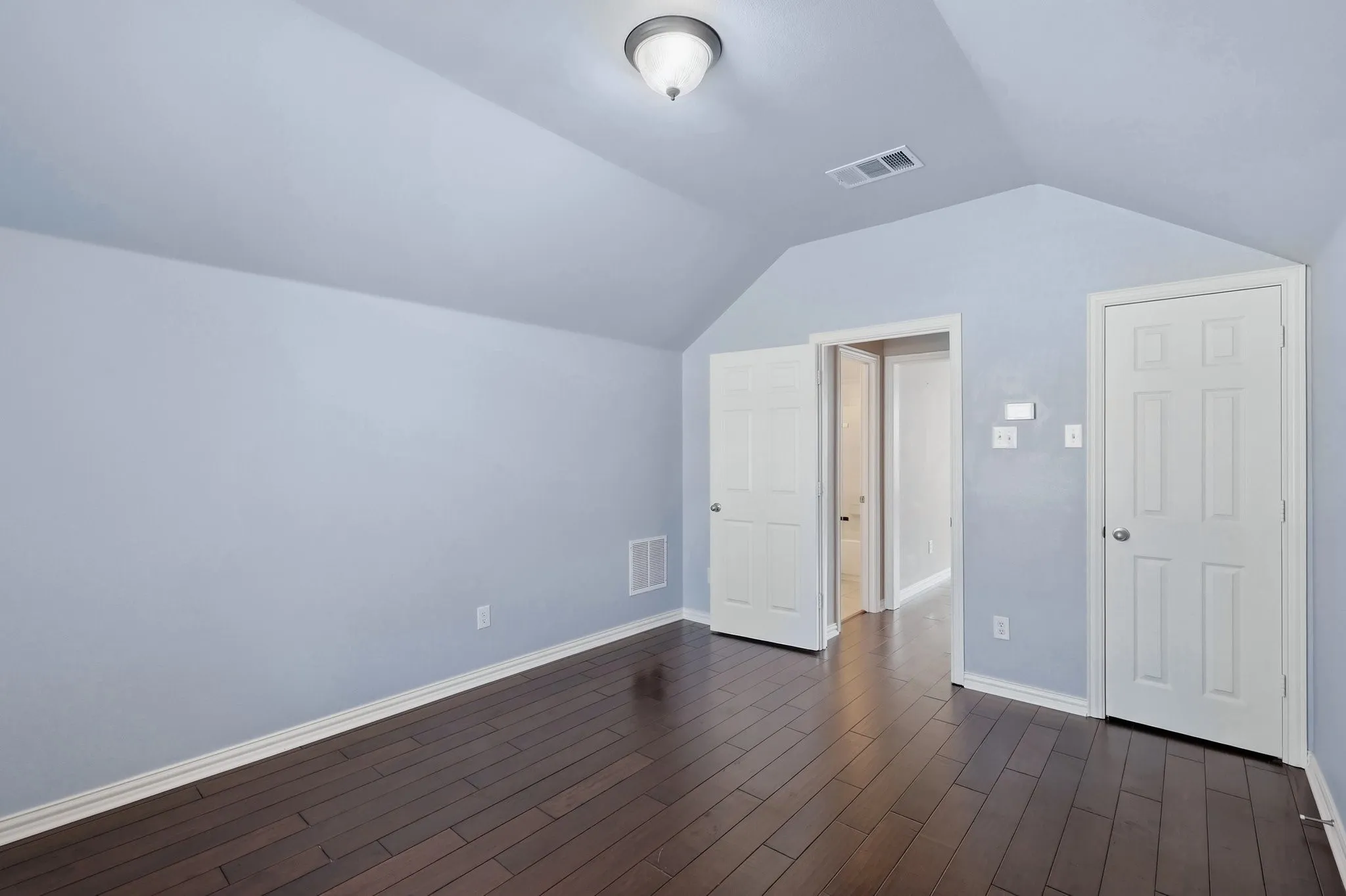 Single Family Residence For Sale in Denton County , 1124 Wilson Drive, Lantana, Texas 76226, 4 Bedroom, 3 Bathroom, 2 Garage spaces, 2,842 Sqft, built in 2007, mls#21355847, Real Estate Agent in Lantana, Homes For Sale in Denton county, Homes For Sale in Lantana, Realtor in Lantana Texas, Real Estate Brokerage Independent Realty Texas, Luminita Cordes Realtor