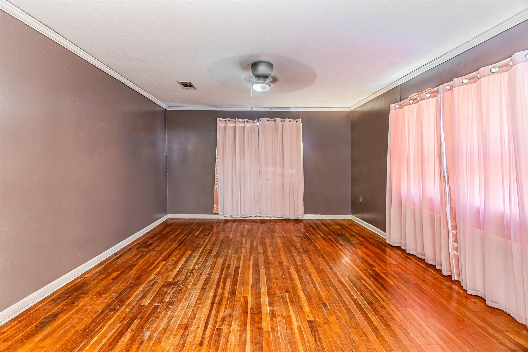 Single Family Residence For Sale in Navarro County , 200 4th Street, Kerens, Texas 75144, 2 Bedroom, 1 Bathroom, 2 Garage spaces, 1,092 Sqft, built in 1940, Price $85,000, mls#21365047, Real Estate Agent in Kerens, Homes For Sale in Navarro county, Homes For Sale in Kerens, Realtor in Kerens Texas, Real Estate Brokerage Independent Realty Texas, Luminita Cordes Realtor