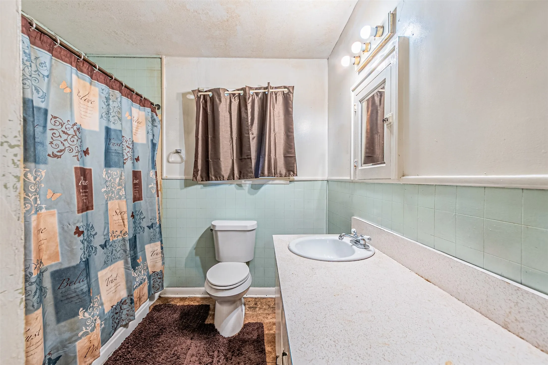 Single Family Residence For Sale in Navarro County , 200 4th Street, Kerens, Texas 75144, 2 Bedroom, 1 Bathroom, 2 Garage spaces, 1,092 Sqft, built in 1940, Price $85,000, mls#21365047, Real Estate Agent in Kerens, Homes For Sale in Navarro county, Homes For Sale in Kerens, Realtor in Kerens Texas, Real Estate Brokerage Independent Realty Texas, Luminita Cordes Realtor