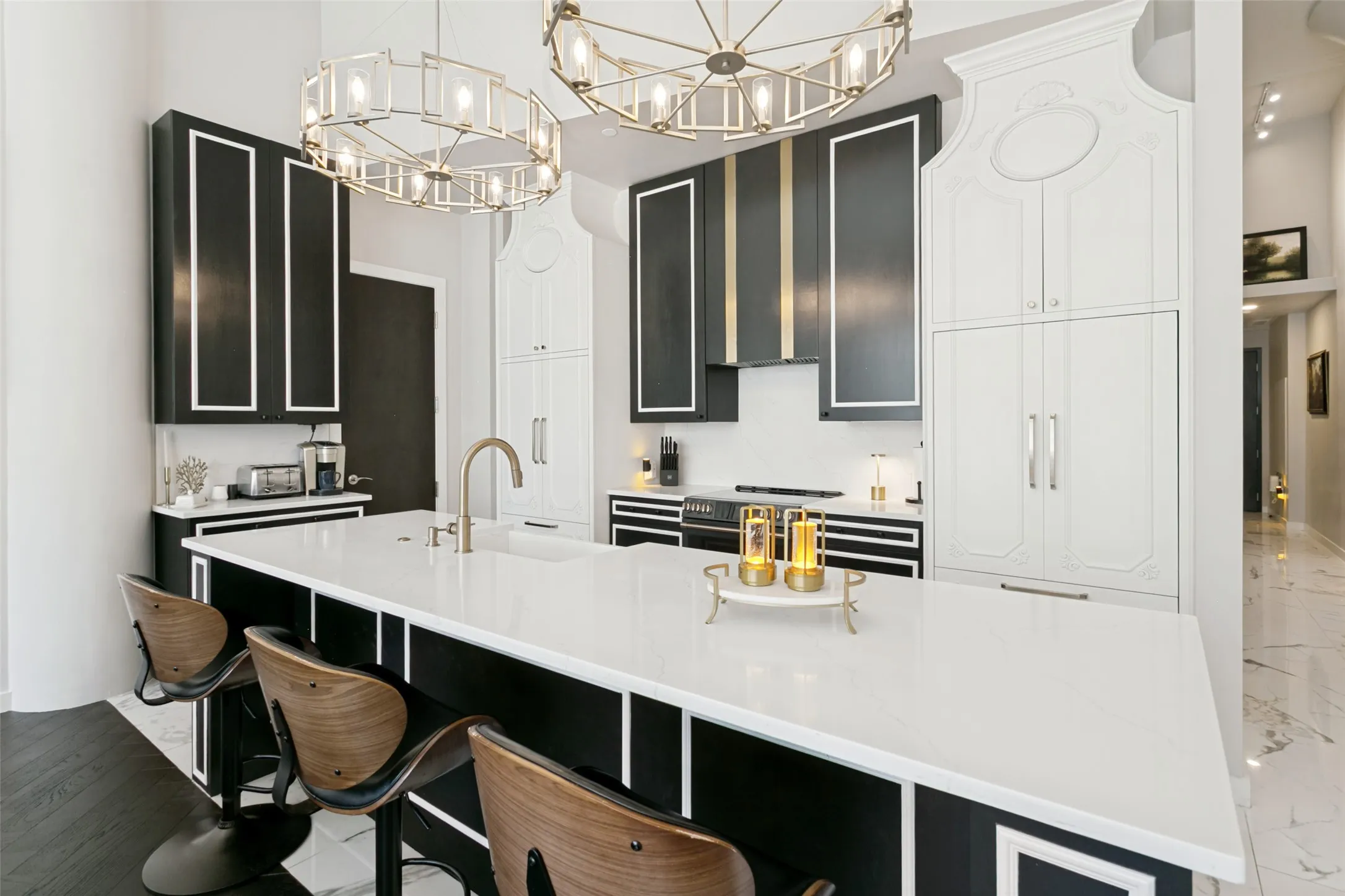 Condominium For Sale in Tarrant County , 2600 W 7th Street 1715, Fort Worth, Texas 76107, 2 Bedroom, 3 Bathroom, 2 Garage spaces, 1,976 Sqft, built in 1928, mls#21352761, Real Estate Agent in Fort Worth, Homes For Sale in Tarrant county, Homes For Sale in Fort Worth, Realtor in Fort Worth Texas, Real Estate Brokerage Independent Realty Texas, Luminita Cordes Realtor