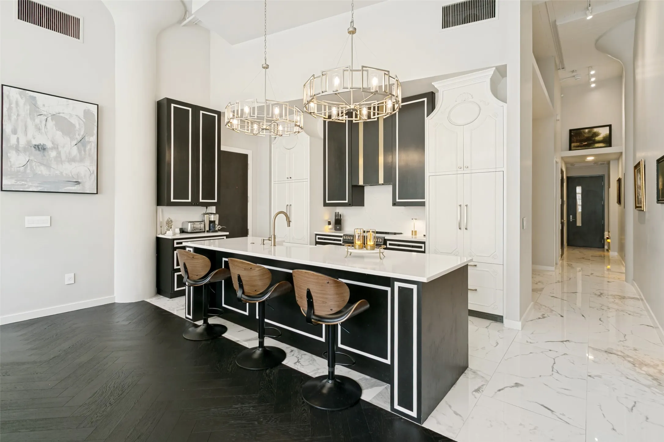 Condominium For Sale in Tarrant County , 2600 W 7th Street 1715, Fort Worth, Texas 76107, 2 Bedroom, 3 Bathroom, 2 Garage spaces, 1,976 Sqft, built in 1928, mls#21352761, Real Estate Agent in Fort Worth, Homes For Sale in Tarrant county, Homes For Sale in Fort Worth, Realtor in Fort Worth Texas, Real Estate Brokerage Independent Realty Texas, Luminita Cordes Realtor
