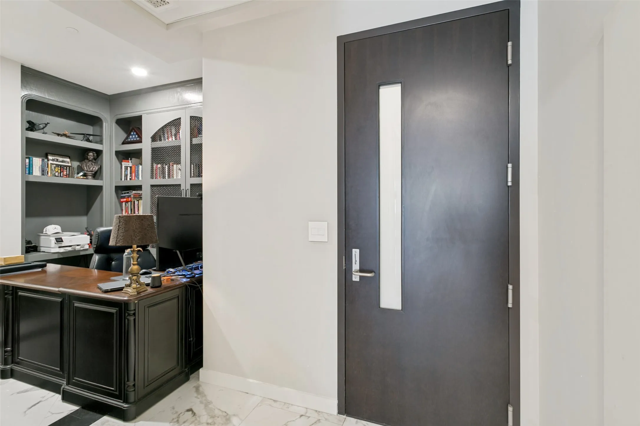 Condominium For Sale in Tarrant County , 2600 W 7th Street 1715, Fort Worth, Texas 76107, 2 Bedroom, 3 Bathroom, 2 Garage spaces, 1,976 Sqft, built in 1928, mls#21352761, Real Estate Agent in Fort Worth, Homes For Sale in Tarrant county, Homes For Sale in Fort Worth, Realtor in Fort Worth Texas, Real Estate Brokerage Independent Realty Texas, Luminita Cordes Realtor