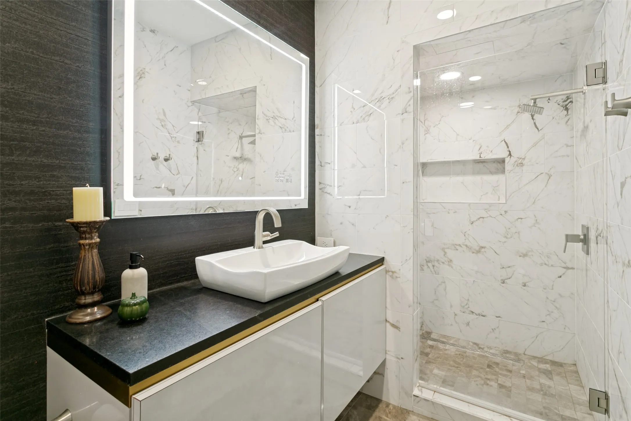 Condominium For Sale in Tarrant County , 2600 W 7th Street 1715, Fort Worth, Texas 76107, 2 Bedroom, 3 Bathroom, 2 Garage spaces, 1,976 Sqft, built in 1928, mls#21352761, Real Estate Agent in Fort Worth, Homes For Sale in Tarrant county, Homes For Sale in Fort Worth, Realtor in Fort Worth Texas, Real Estate Brokerage Independent Realty Texas, Luminita Cordes Realtor