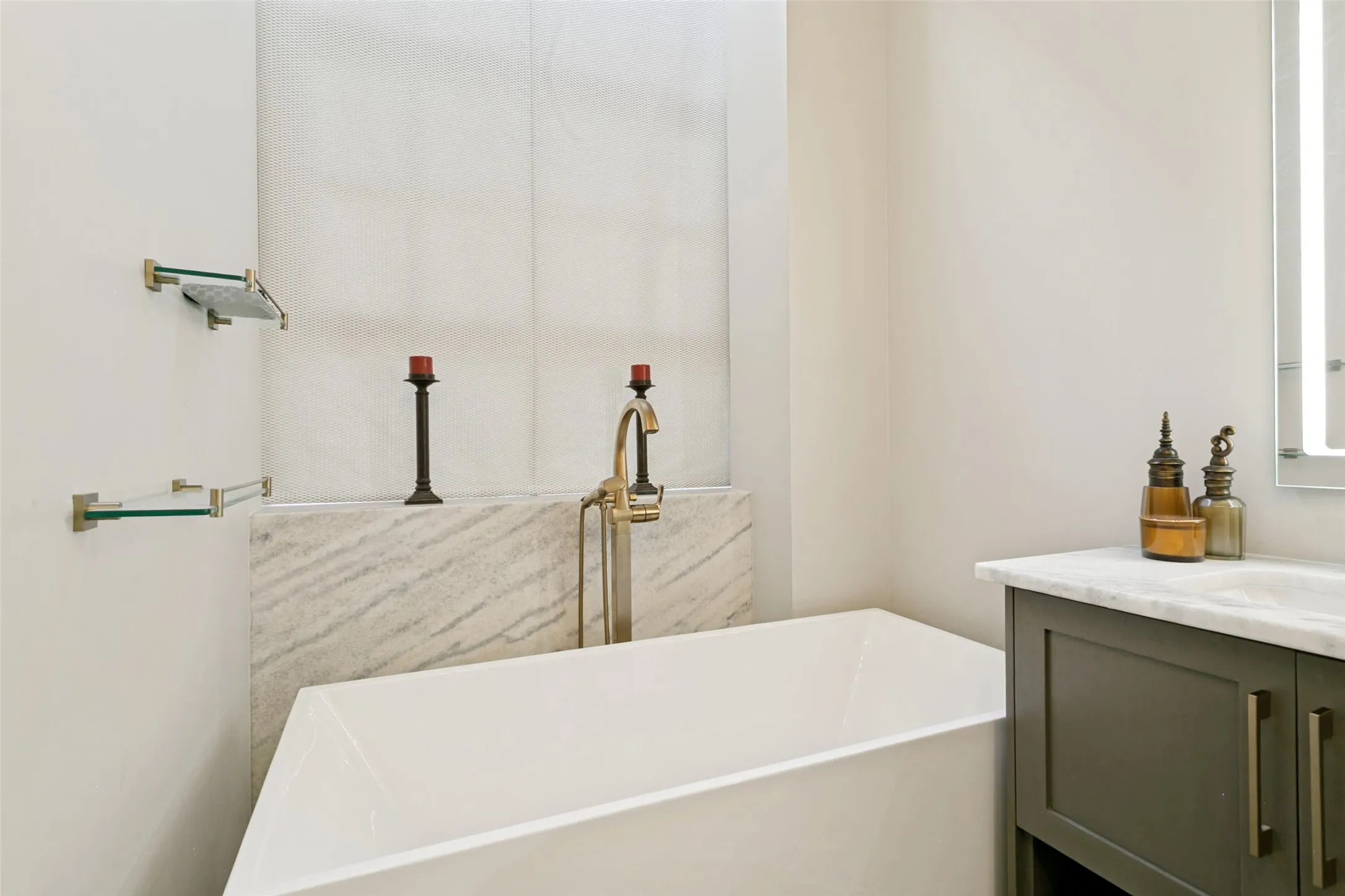 Condominium For Sale in Tarrant County , 2600 W 7th Street 1715, Fort Worth, Texas 76107, 2 Bedroom, 3 Bathroom, 2 Garage spaces, 1,976 Sqft, built in 1928, mls#21352761, Real Estate Agent in Fort Worth, Homes For Sale in Tarrant county, Homes For Sale in Fort Worth, Realtor in Fort Worth Texas, Real Estate Brokerage Independent Realty Texas, Luminita Cordes Realtor