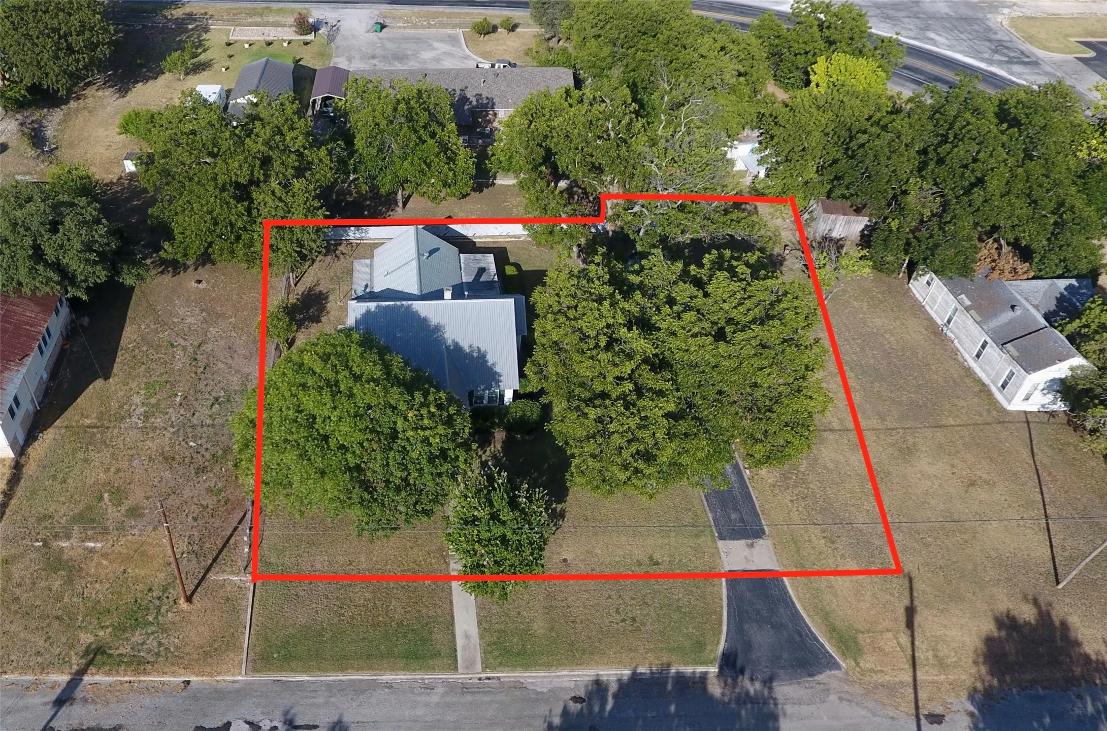 Single Family Residence For Sale in Mills County , 1108 N Reilley Street, Goldthwaite, Texas 76844, 3 Bedroom, 2 Bathroom, 1 Garage spaces, 1,391 Sqft, built in 1938, mls#21364719, Real Estate Agent in Goldthwaite, Homes For Sale in Mills county, Homes For Sale in Goldthwaite, Realtor in Goldthwaite Texas, Real Estate Brokerage Independent Realty Texas, Luminita Cordes Realtor