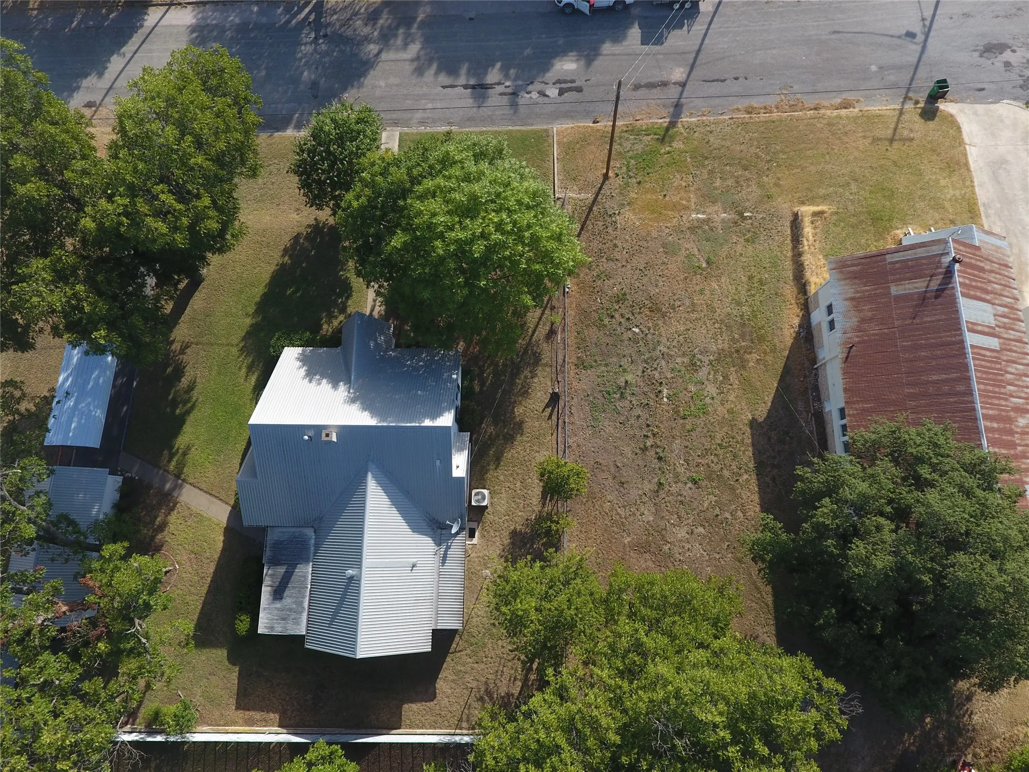 Single Family Residence For Sale in Mills County , 1108 N Reilley Street, Goldthwaite, Texas 76844, 3 Bedroom, 2 Bathroom, 1 Garage spaces, 1,391 Sqft, built in 1938, mls#21364719, Real Estate Agent in Goldthwaite, Homes For Sale in Mills county, Homes For Sale in Goldthwaite, Realtor in Goldthwaite Texas, Real Estate Brokerage Independent Realty Texas, Luminita Cordes Realtor