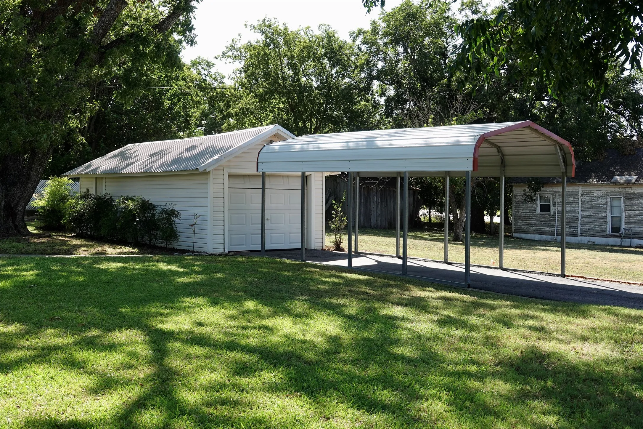 Single Family Residence For Sale in Mills County , 1108 N Reilley Street, Goldthwaite, Texas 76844, 3 Bedroom, 2 Bathroom, 1 Garage spaces, 1,391 Sqft, built in 1938, mls#21364719, Real Estate Agent in Goldthwaite, Homes For Sale in Mills county, Homes For Sale in Goldthwaite, Realtor in Goldthwaite Texas, Real Estate Brokerage Independent Realty Texas, Luminita Cordes Realtor