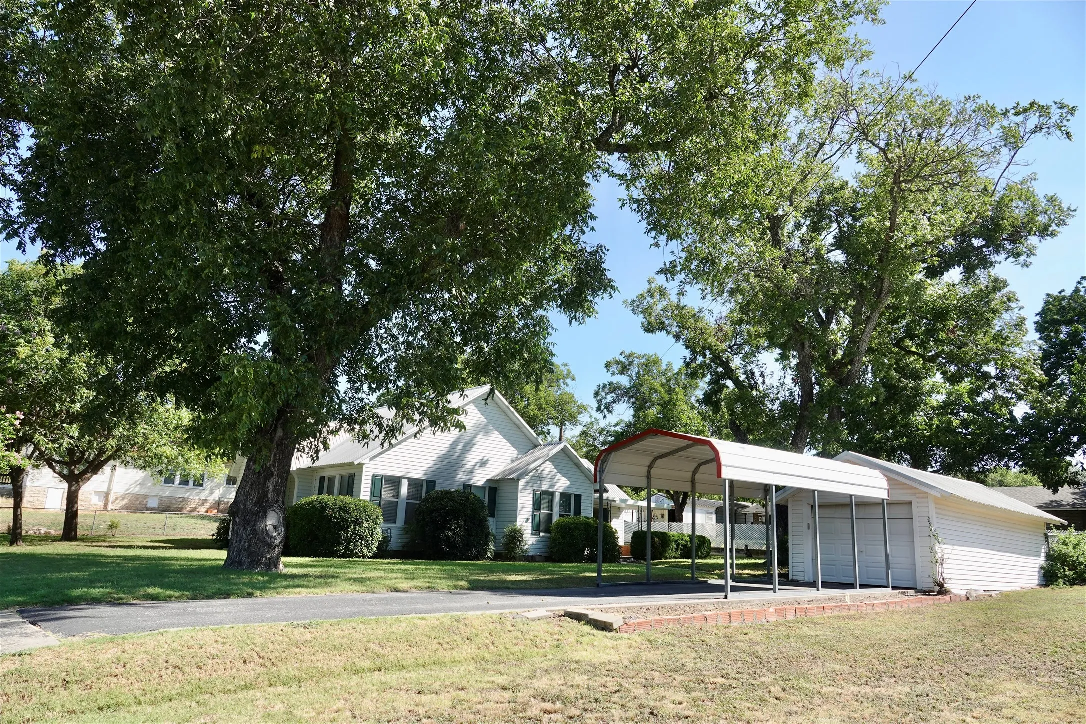 Single Family Residence For Sale in Mills County , 1108 N Reilley Street, Goldthwaite, Texas 76844, 3 Bedroom, 2 Bathroom, 1 Garage spaces, 1,391 Sqft, built in 1938, mls#21364719, Real Estate Agent in Goldthwaite, Homes For Sale in Mills county, Homes For Sale in Goldthwaite, Realtor in Goldthwaite Texas, Real Estate Brokerage Independent Realty Texas, Luminita Cordes Realtor