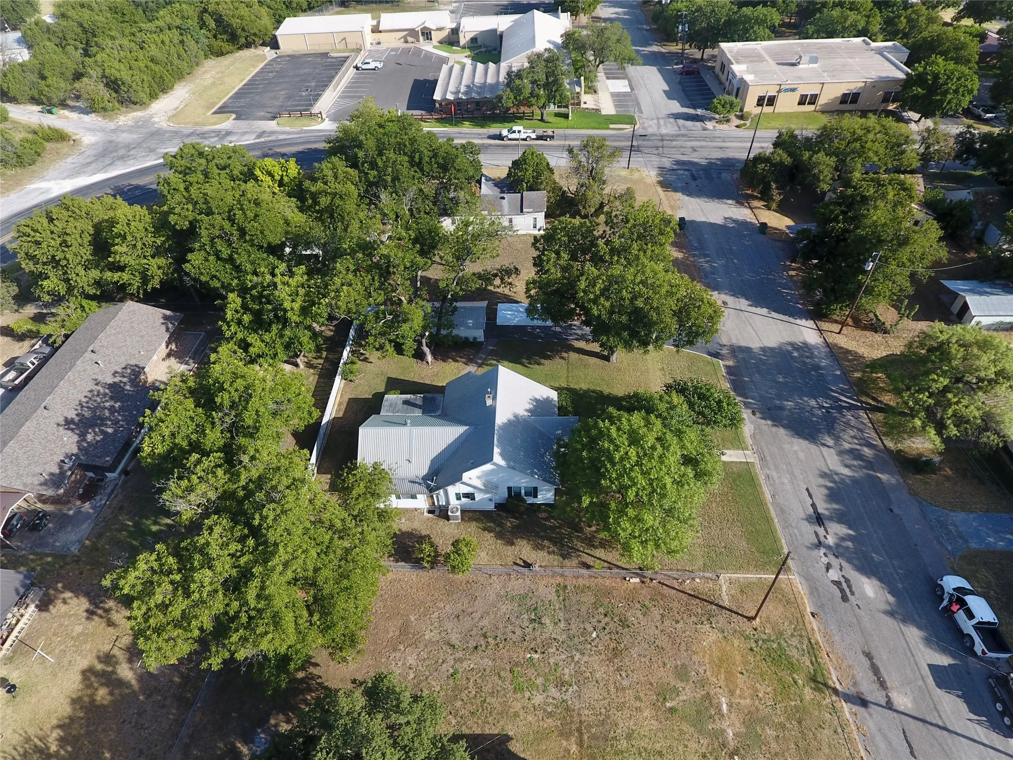 Single Family Residence For Sale in Mills County , 1108 N Reilley Street, Goldthwaite, Texas 76844, 3 Bedroom, 2 Bathroom, 1 Garage spaces, 1,391 Sqft, built in 1938, mls#21364719, Real Estate Agent in Goldthwaite, Homes For Sale in Mills county, Homes For Sale in Goldthwaite, Realtor in Goldthwaite Texas, Real Estate Brokerage Independent Realty Texas, Luminita Cordes Realtor