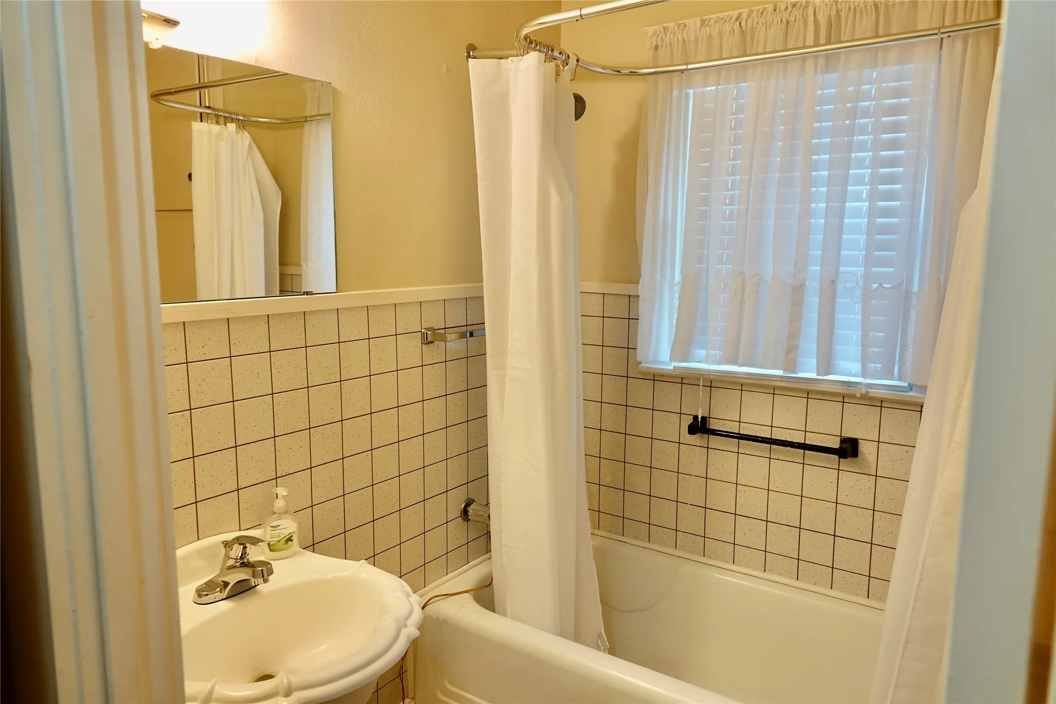 Single Family Residence For Sale in Mills County , 1108 N Reilley Street, Goldthwaite, Texas 76844, 3 Bedroom, 2 Bathroom, 1 Garage spaces, 1,391 Sqft, built in 1938, mls#21364719, Real Estate Agent in Goldthwaite, Homes For Sale in Mills county, Homes For Sale in Goldthwaite, Realtor in Goldthwaite Texas, Real Estate Brokerage Independent Realty Texas, Luminita Cordes Realtor