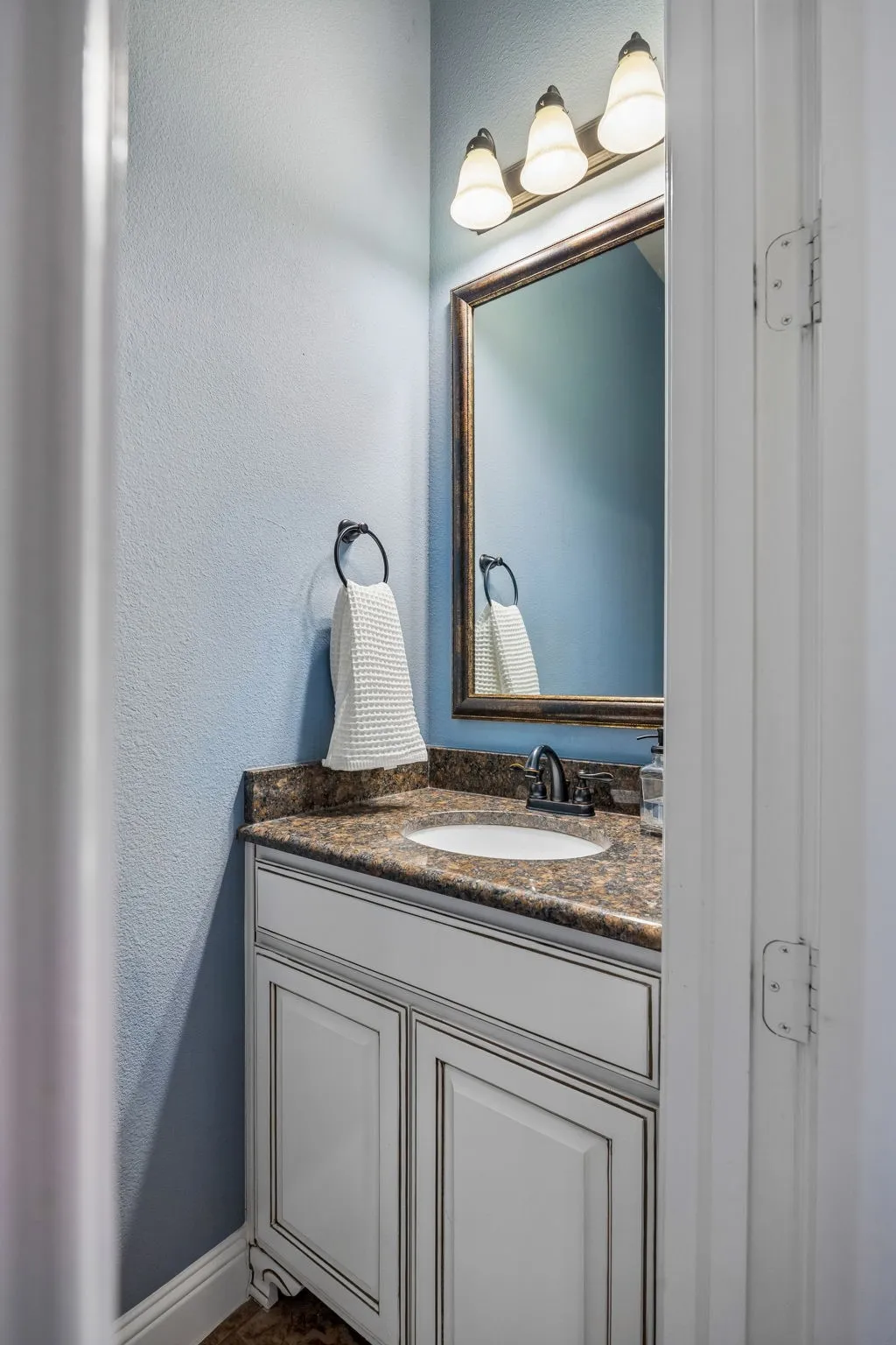 Single Family Residence For Sale in Tarrant County , 403 Clear Creek Drive, Mansfield, Texas 76063, 4 Bedroom, 4 Bathroom, 3 Garage spaces, 3,497 Sqft, built in 2014, mls#21363805, Real Estate Agent in Mansfield, Homes For Sale in Tarrant county, Homes For Sale in Mansfield, Realtor in Mansfield Texas, Real Estate Brokerage Independent Realty Texas, Luminita Cordes Realtor