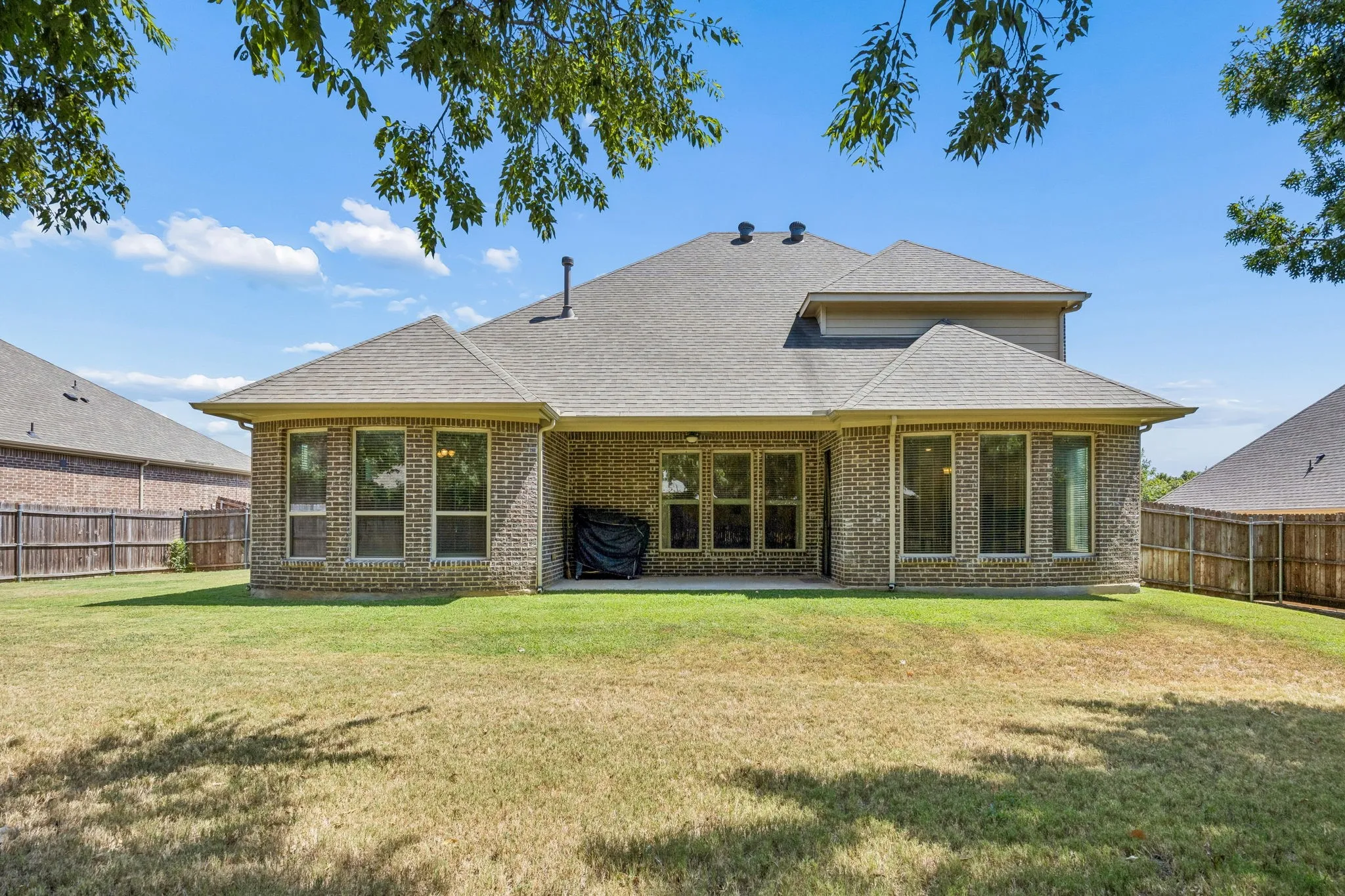 Single Family Residence For Sale in Tarrant County , 403 Clear Creek Drive, Mansfield, Texas 76063, 4 Bedroom, 4 Bathroom, 3 Garage spaces, 3,497 Sqft, built in 2014, mls#21363805, Real Estate Agent in Mansfield, Homes For Sale in Tarrant county, Homes For Sale in Mansfield, Realtor in Mansfield Texas, Real Estate Brokerage Independent Realty Texas, Luminita Cordes Realtor