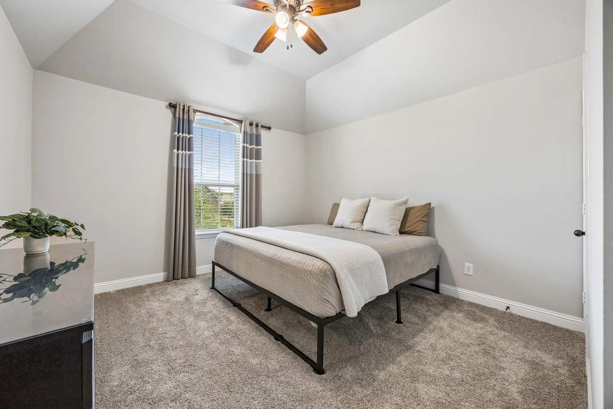Single Family Residence For Sale in Tarrant County , 403 Clear Creek Drive, Mansfield, Texas 76063, 4 Bedroom, 4 Bathroom, 3 Garage spaces, 3,497 Sqft, built in 2014, mls#21363805, Real Estate Agent in Mansfield, Homes For Sale in Tarrant county, Homes For Sale in Mansfield, Realtor in Mansfield Texas, Real Estate Brokerage Independent Realty Texas, Luminita Cordes Realtor