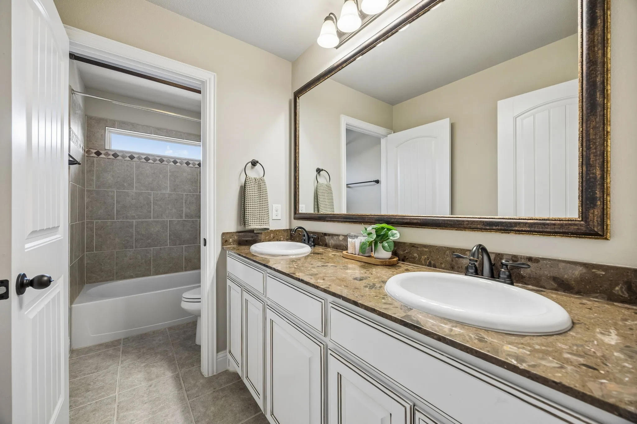 Single Family Residence For Sale in Tarrant County , 403 Clear Creek Drive, Mansfield, Texas 76063, 4 Bedroom, 4 Bathroom, 3 Garage spaces, 3,497 Sqft, built in 2014, mls#21363805, Real Estate Agent in Mansfield, Homes For Sale in Tarrant county, Homes For Sale in Mansfield, Realtor in Mansfield Texas, Real Estate Brokerage Independent Realty Texas, Luminita Cordes Realtor