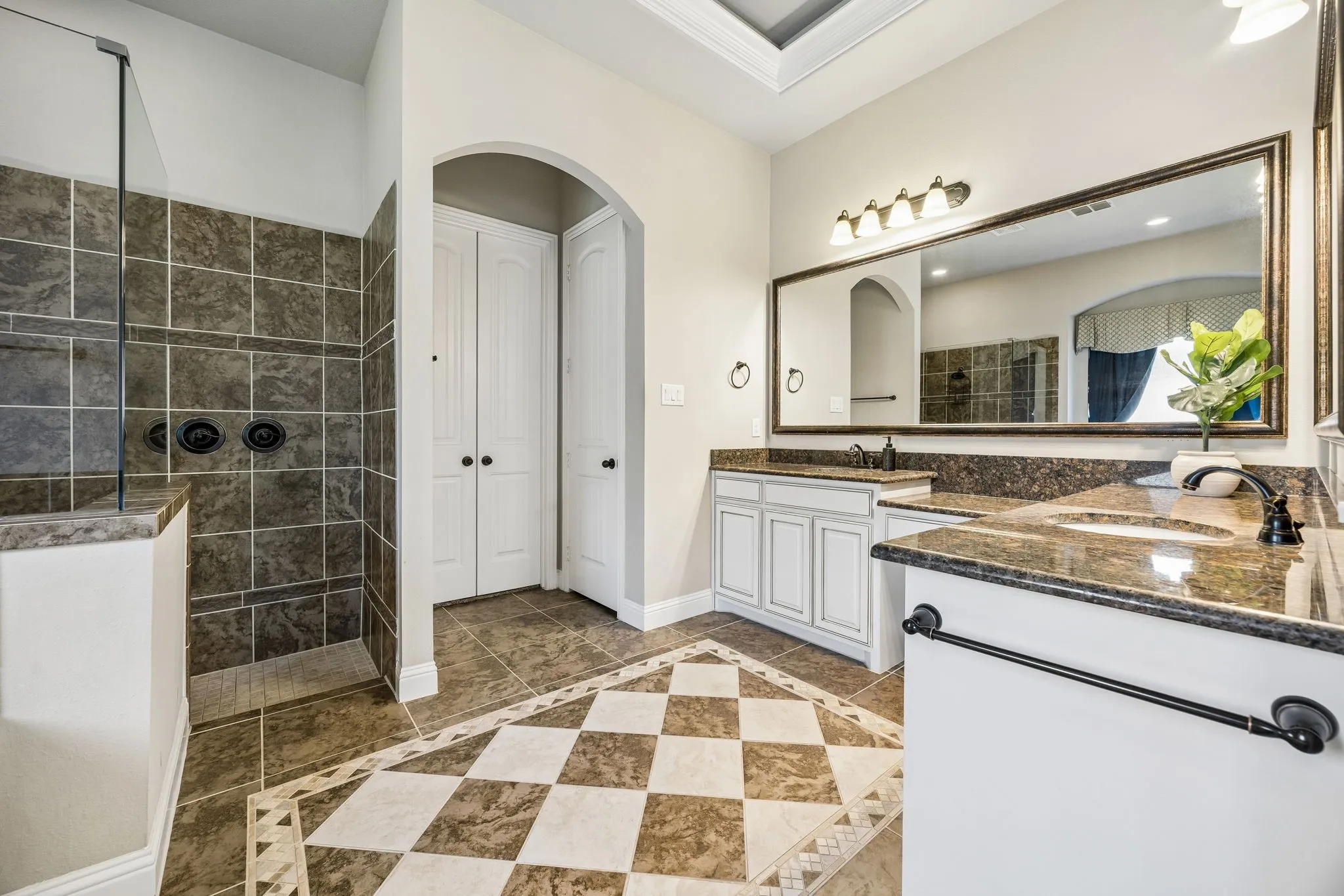 Single Family Residence For Sale in Tarrant County , 403 Clear Creek Drive, Mansfield, Texas 76063, 4 Bedroom, 4 Bathroom, 3 Garage spaces, 3,497 Sqft, built in 2014, mls#21363805, Real Estate Agent in Mansfield, Homes For Sale in Tarrant county, Homes For Sale in Mansfield, Realtor in Mansfield Texas, Real Estate Brokerage Independent Realty Texas, Luminita Cordes Realtor