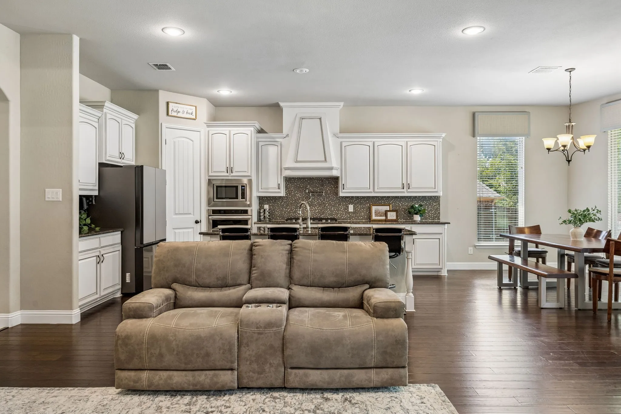 Single Family Residence For Sale in Tarrant County , 403 Clear Creek Drive, Mansfield, Texas 76063, 4 Bedroom, 4 Bathroom, 3 Garage spaces, 3,497 Sqft, built in 2014, mls#21363805, Real Estate Agent in Mansfield, Homes For Sale in Tarrant county, Homes For Sale in Mansfield, Realtor in Mansfield Texas, Real Estate Brokerage Independent Realty Texas, Luminita Cordes Realtor