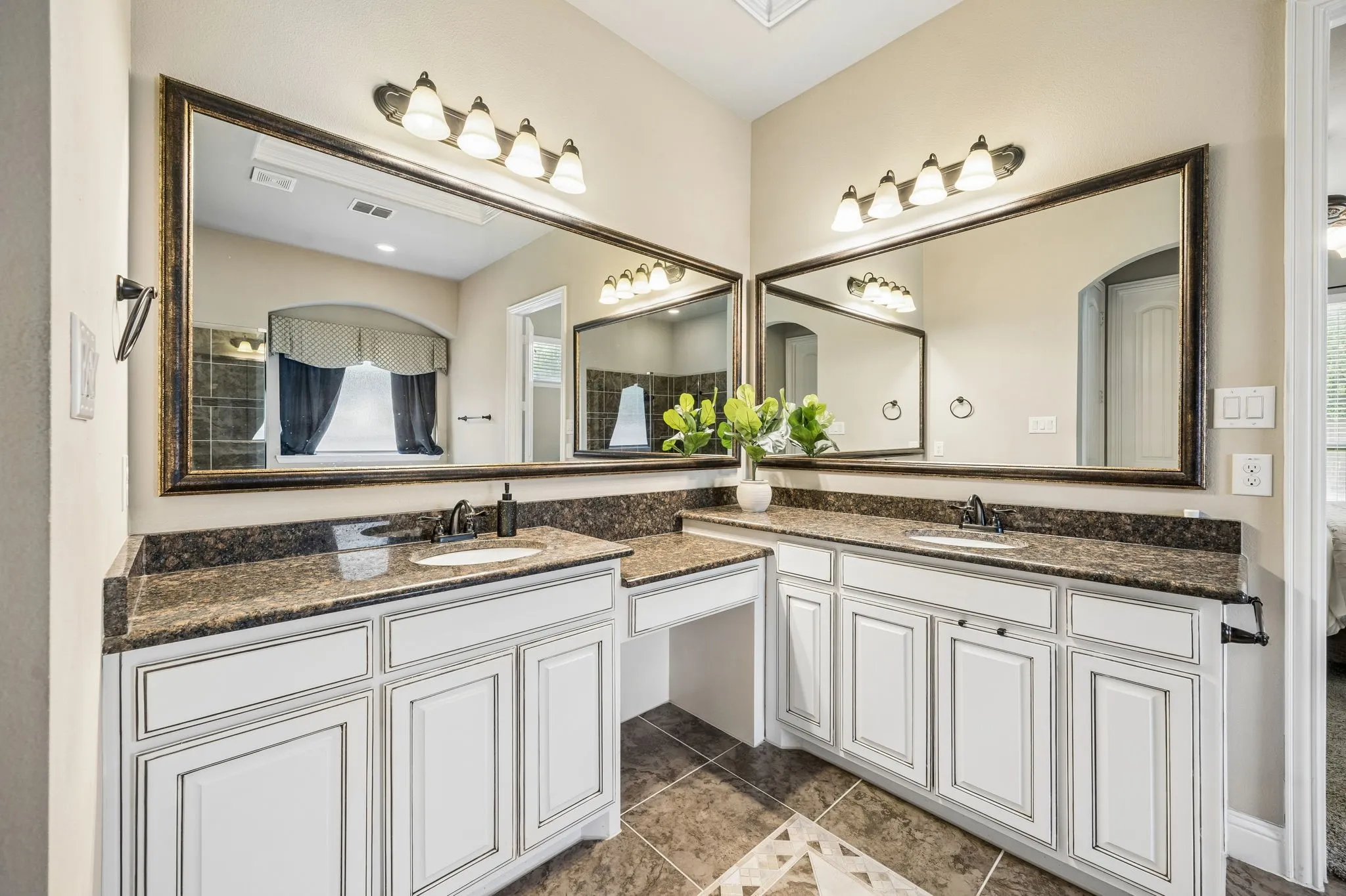 Single Family Residence For Sale in Tarrant County , 403 Clear Creek Drive, Mansfield, Texas 76063, 4 Bedroom, 4 Bathroom, 3 Garage spaces, 3,497 Sqft, built in 2014, mls#21363805, Real Estate Agent in Mansfield, Homes For Sale in Tarrant county, Homes For Sale in Mansfield, Realtor in Mansfield Texas, Real Estate Brokerage Independent Realty Texas, Luminita Cordes Realtor