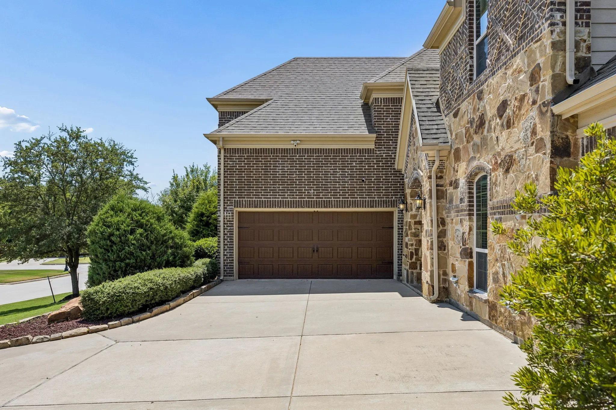 Single Family Residence For Sale in Tarrant County , 403 Clear Creek Drive, Mansfield, Texas 76063, 4 Bedroom, 4 Bathroom, 3 Garage spaces, 3,497 Sqft, built in 2014, mls#21363805, Real Estate Agent in Mansfield, Homes For Sale in Tarrant county, Homes For Sale in Mansfield, Realtor in Mansfield Texas, Real Estate Brokerage Independent Realty Texas, Luminita Cordes Realtor